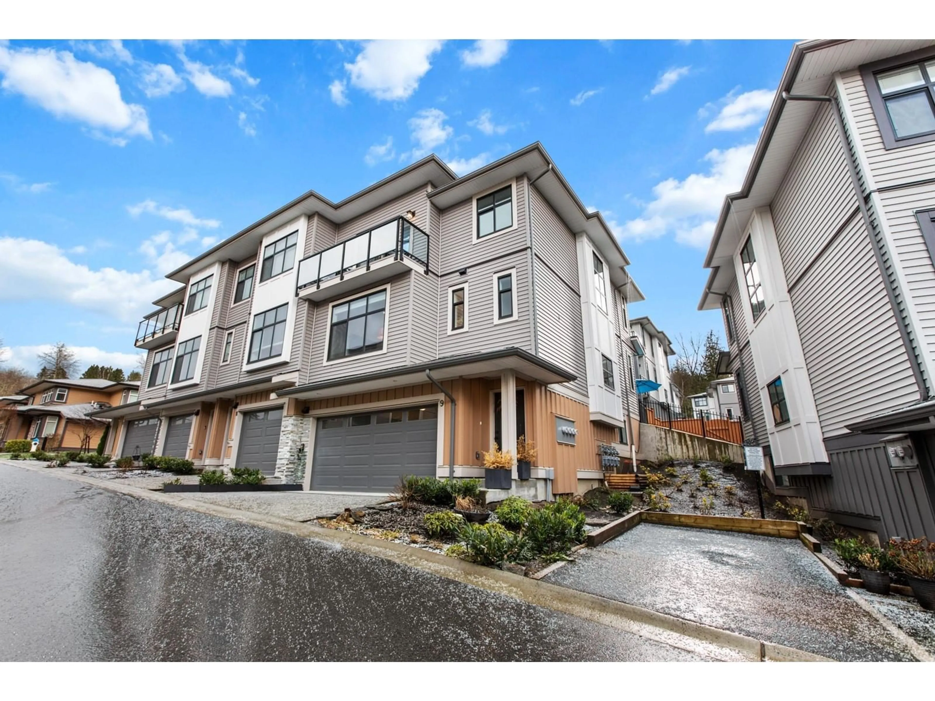 Unknown for 9 - 35810 MCKEE, Abbotsford British Columbia V3G0H9