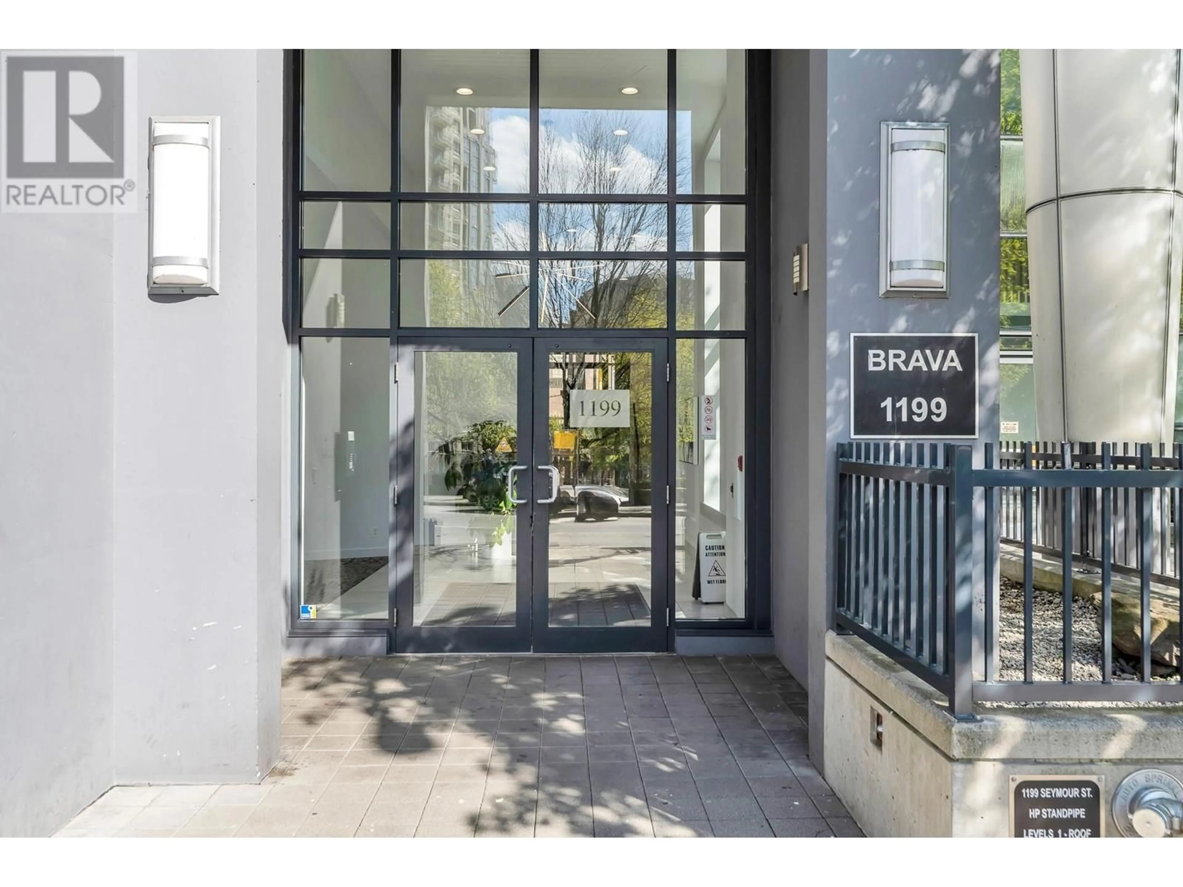 Indoor entryway for 903 - 1199 SEYMOUR STREET, Vancouver British Columbia V6B1K3