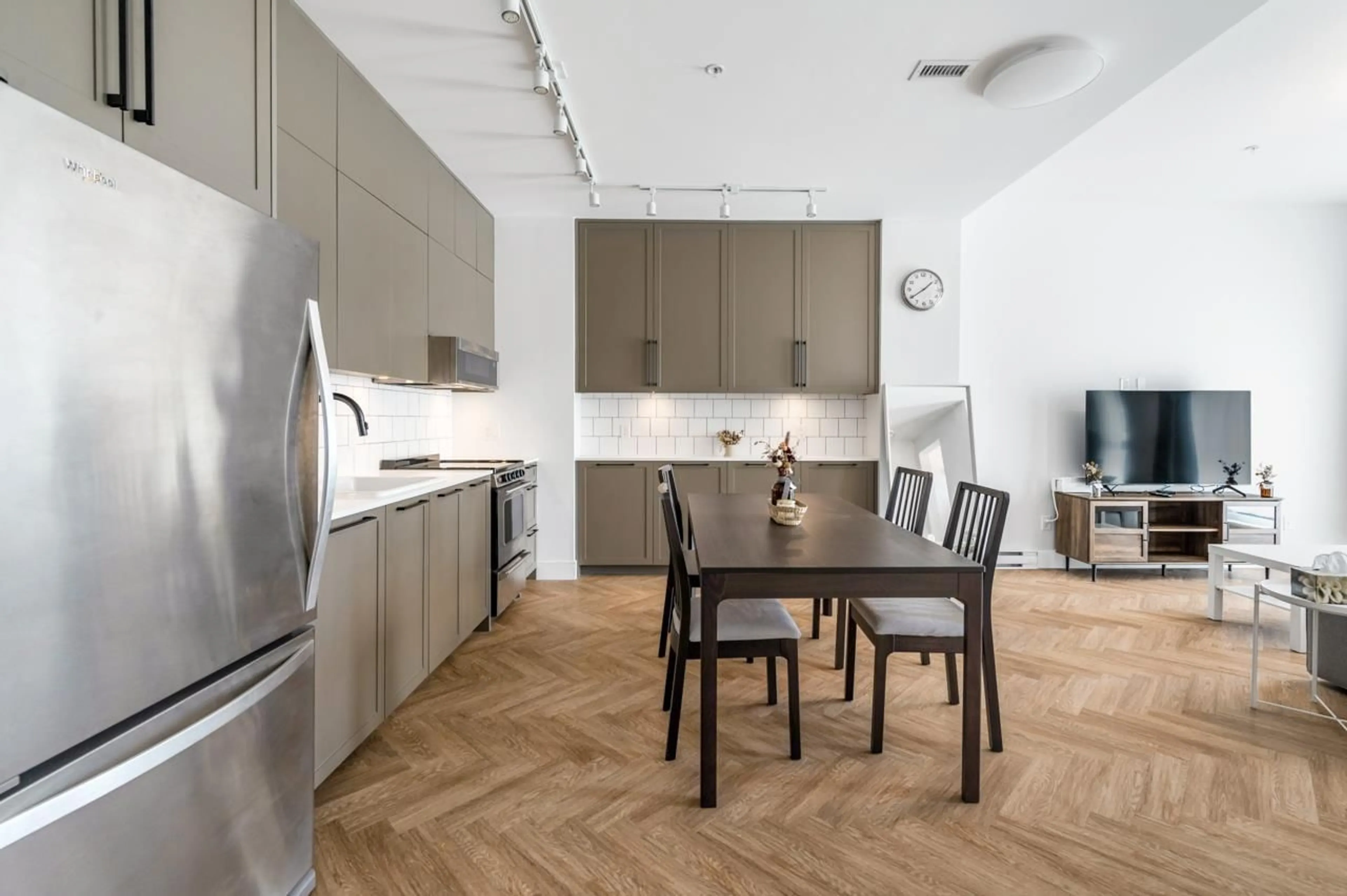 Open concept kitchen, unknown for 117 - 13929 105, Surrey British Columbia V3T0R5