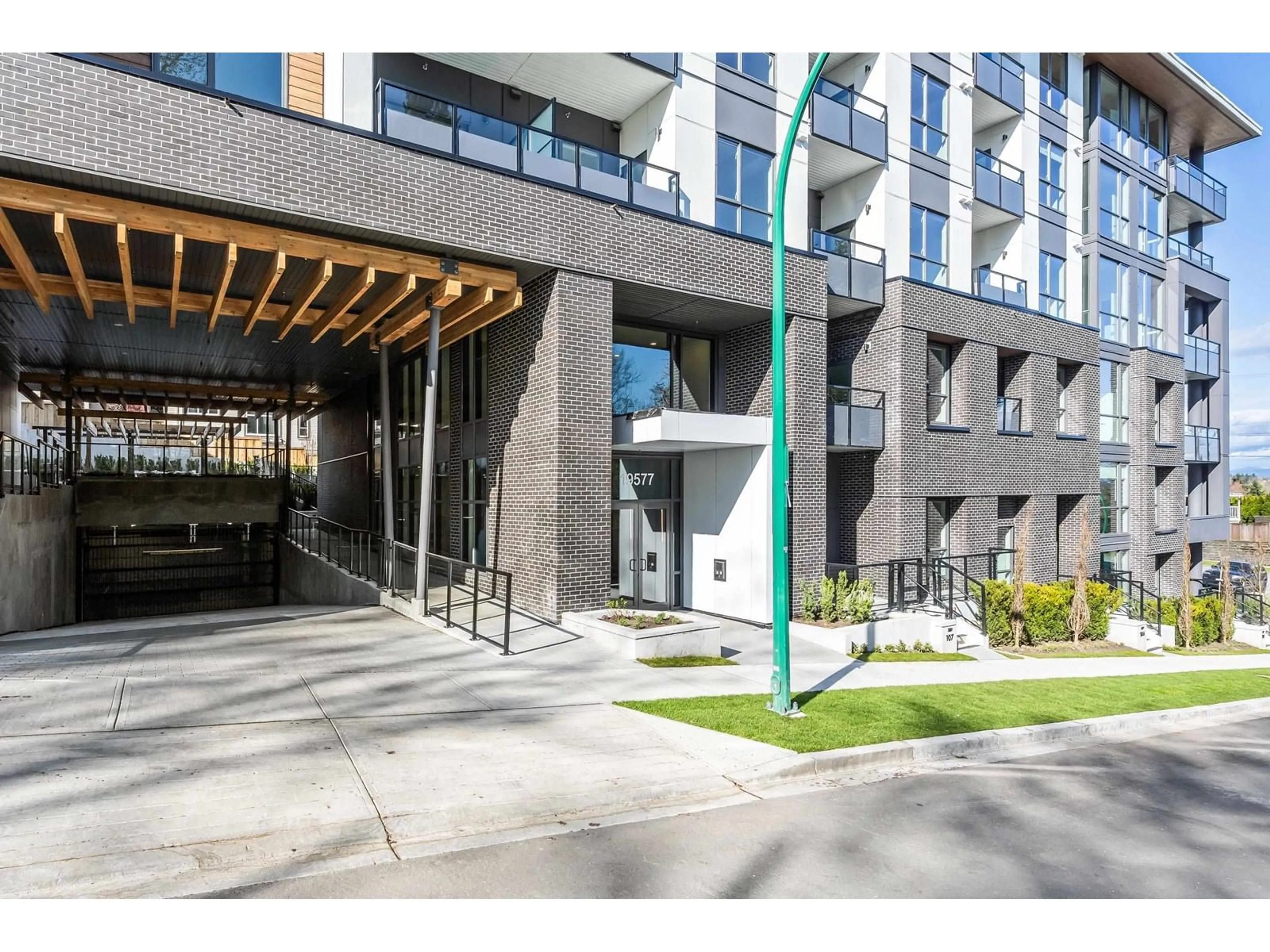 Indoor foyer for 503 - 19577 65B, Surrey British Columbia V4N6Y3