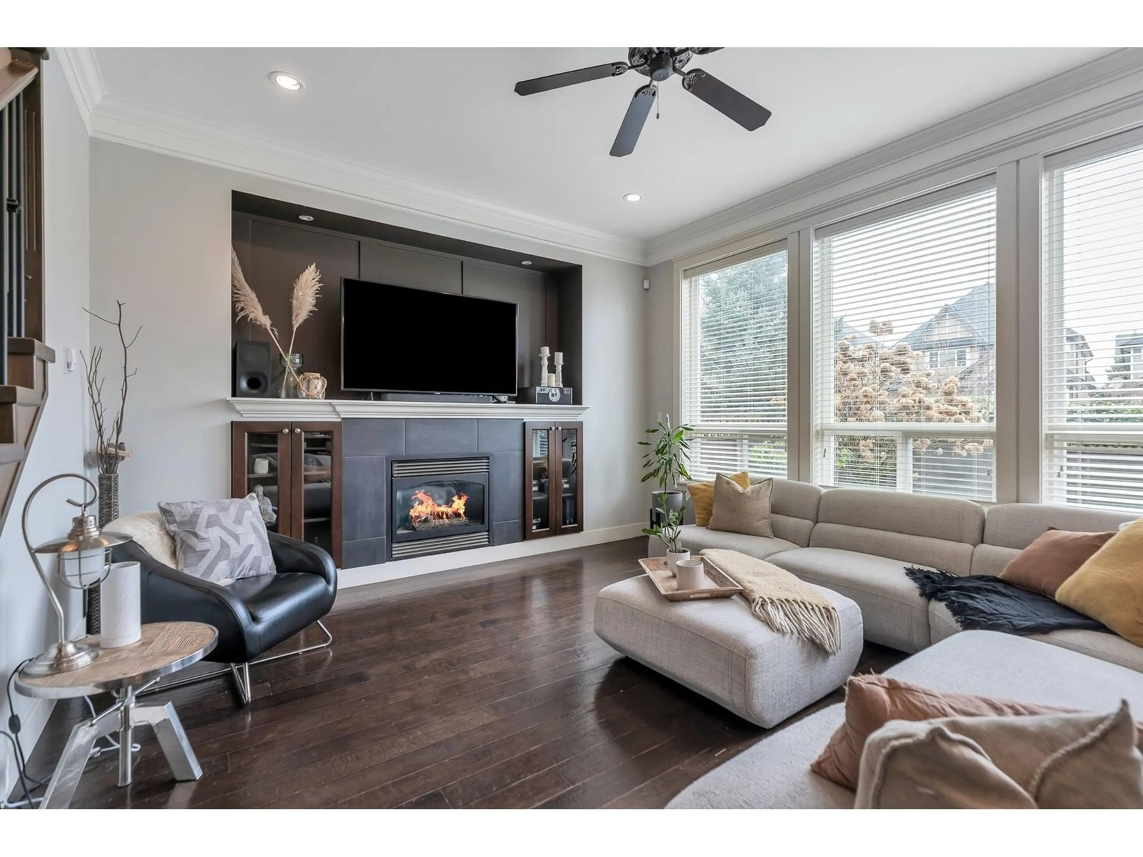 Living room with furniture, wood/laminate floor for 8063 211A, Langley British Columbia V2Y2G1