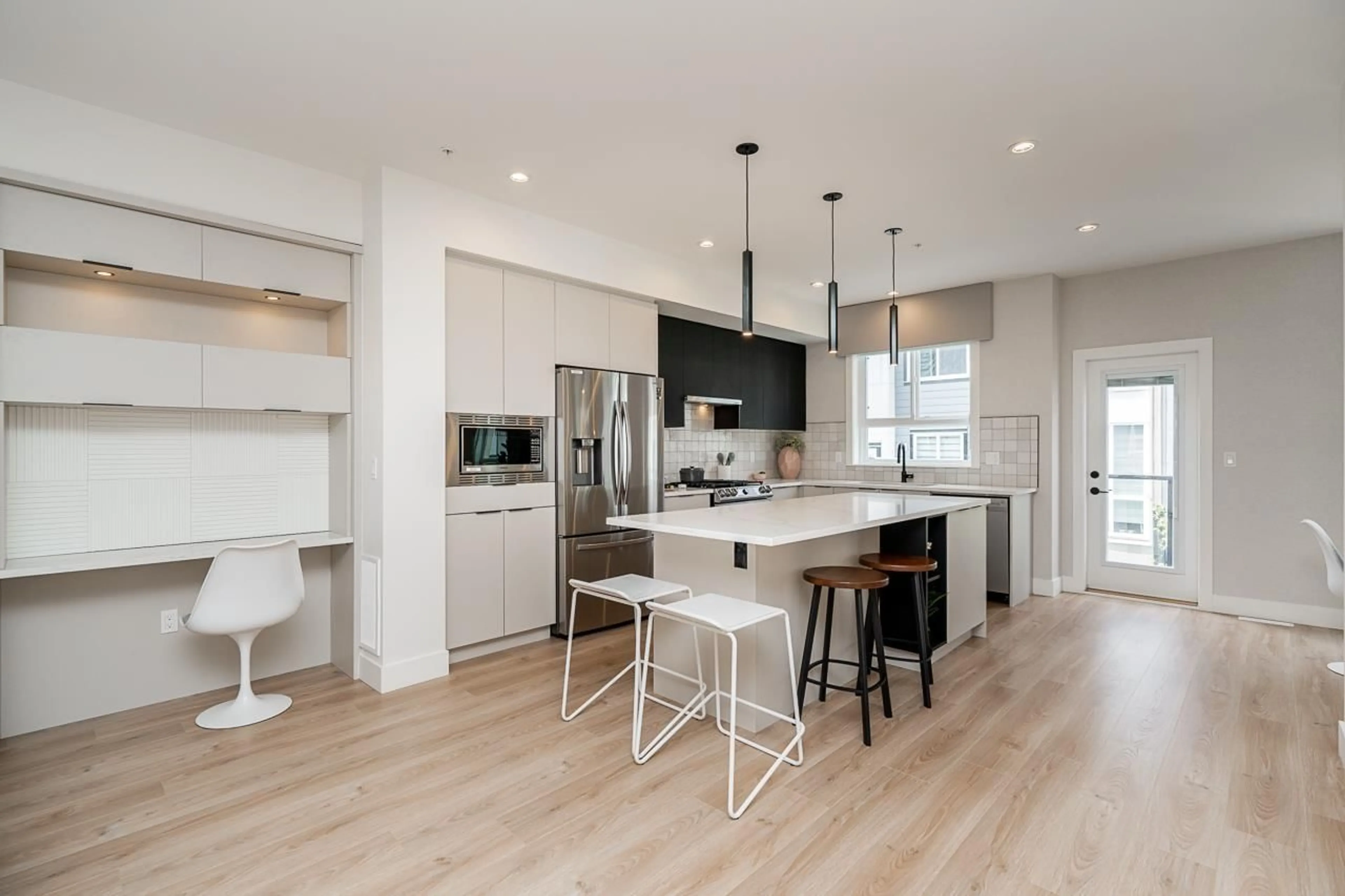 Open concept kitchen, wood/laminate floor for 51 - 7670 207, Langley British Columbia V2Y3N7