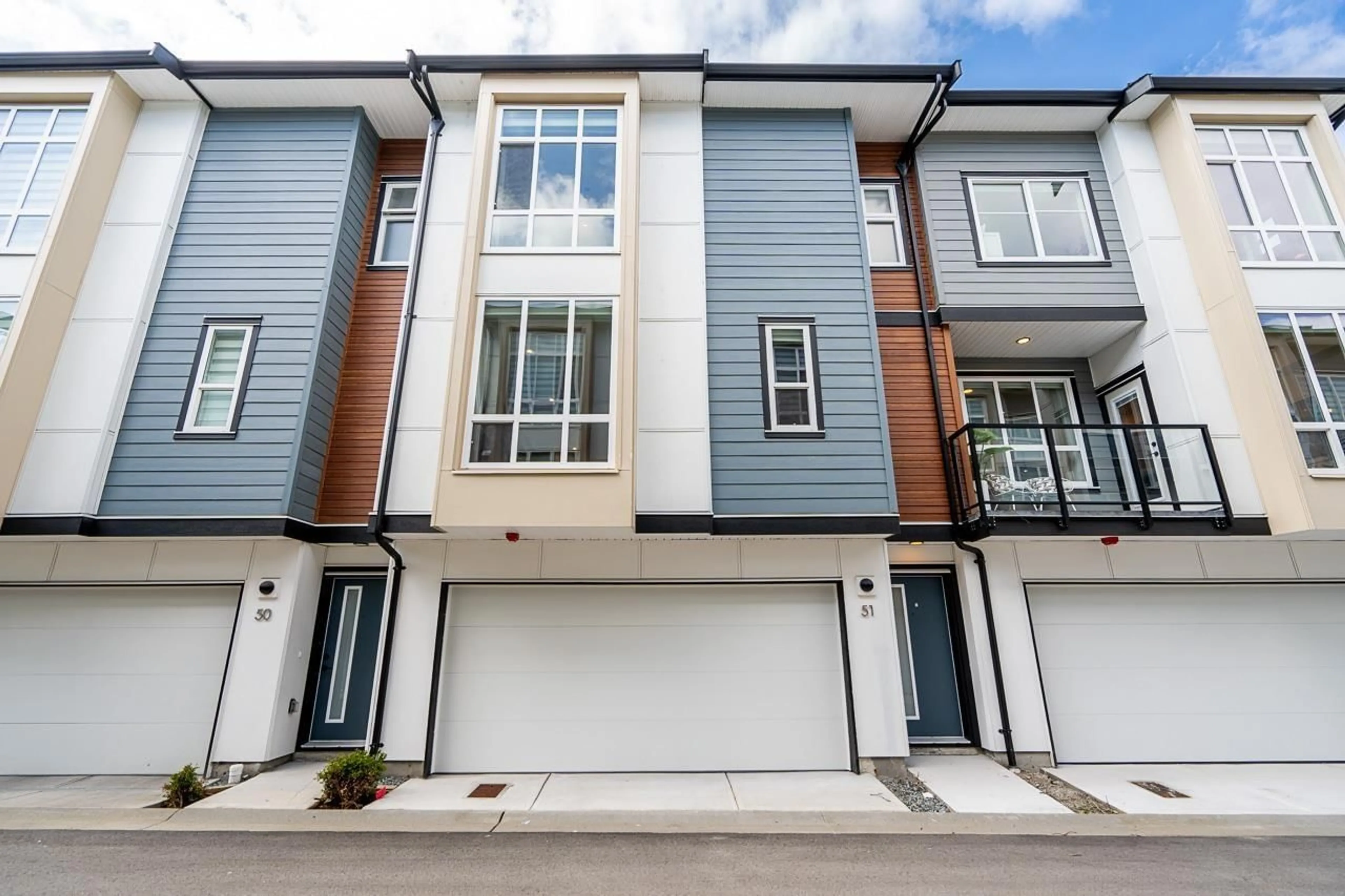 Home with vinyl exterior material, street for 51 - 7670 207, Langley British Columbia V2Y3N7