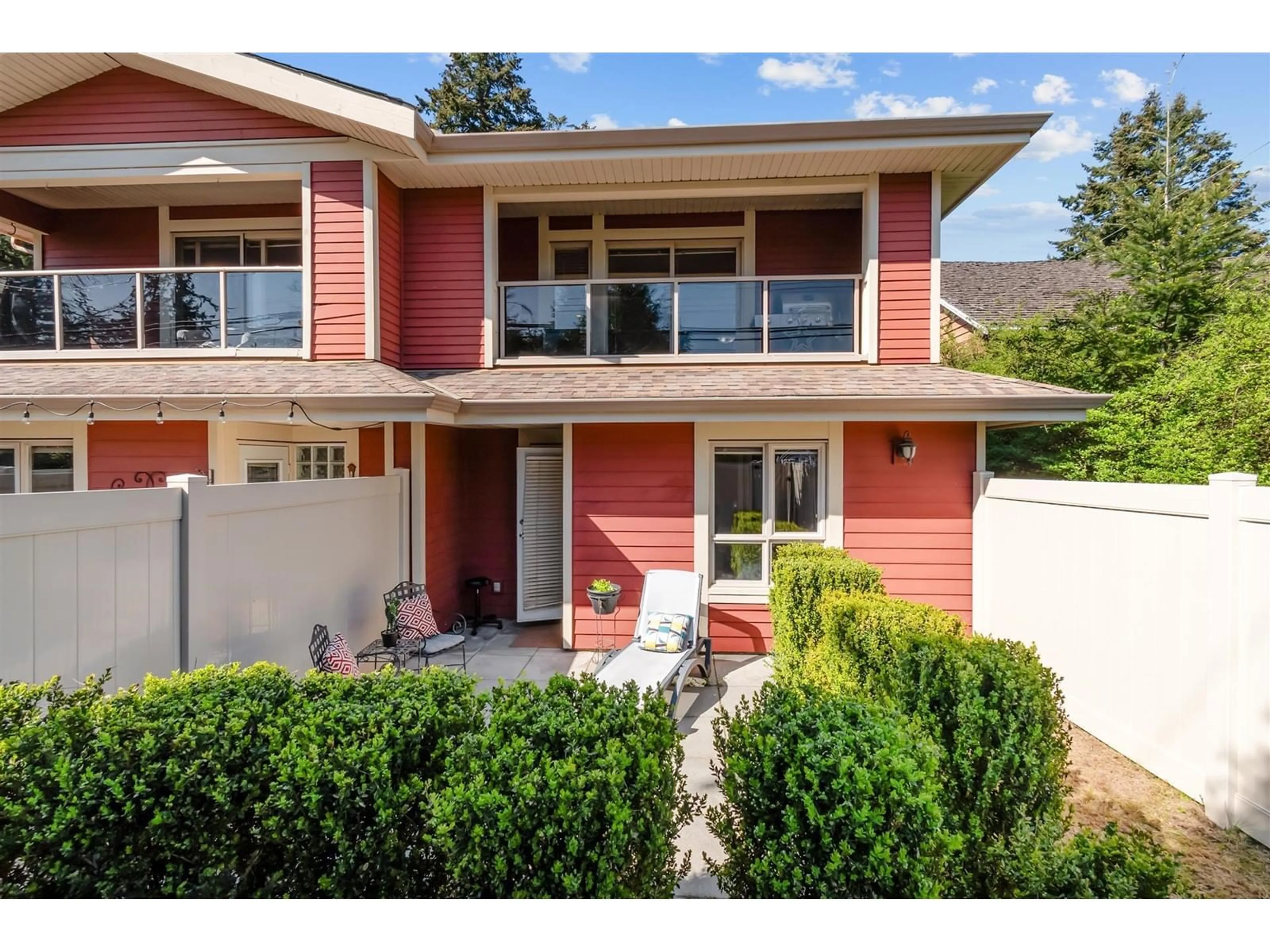 Unknown for 4 - 14921 THRIFT, White Rock British Columbia V4B2J8