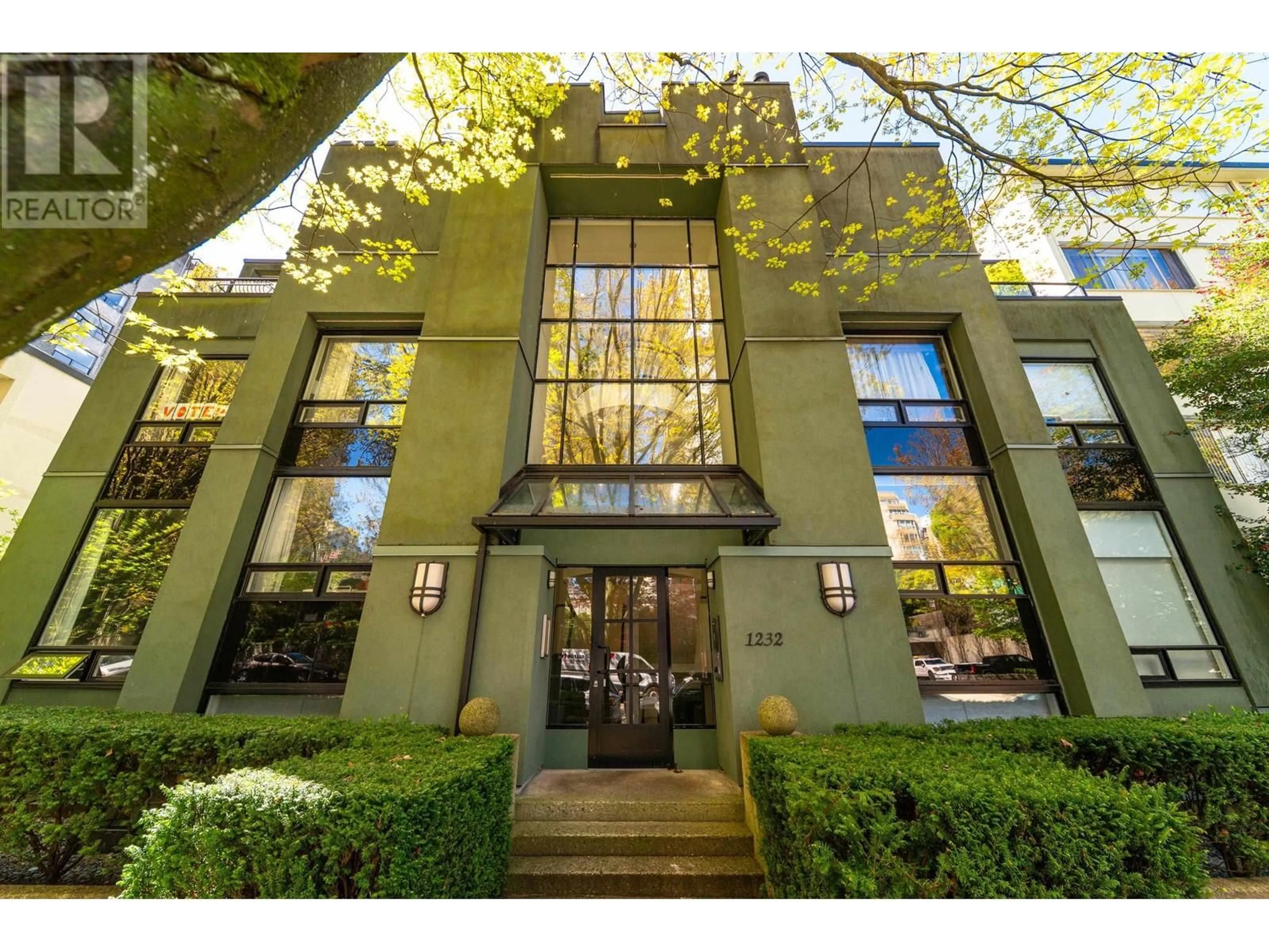Indoor foyer for 206 - 1232 HARWOOD STREET, Vancouver British Columbia V6E1S2