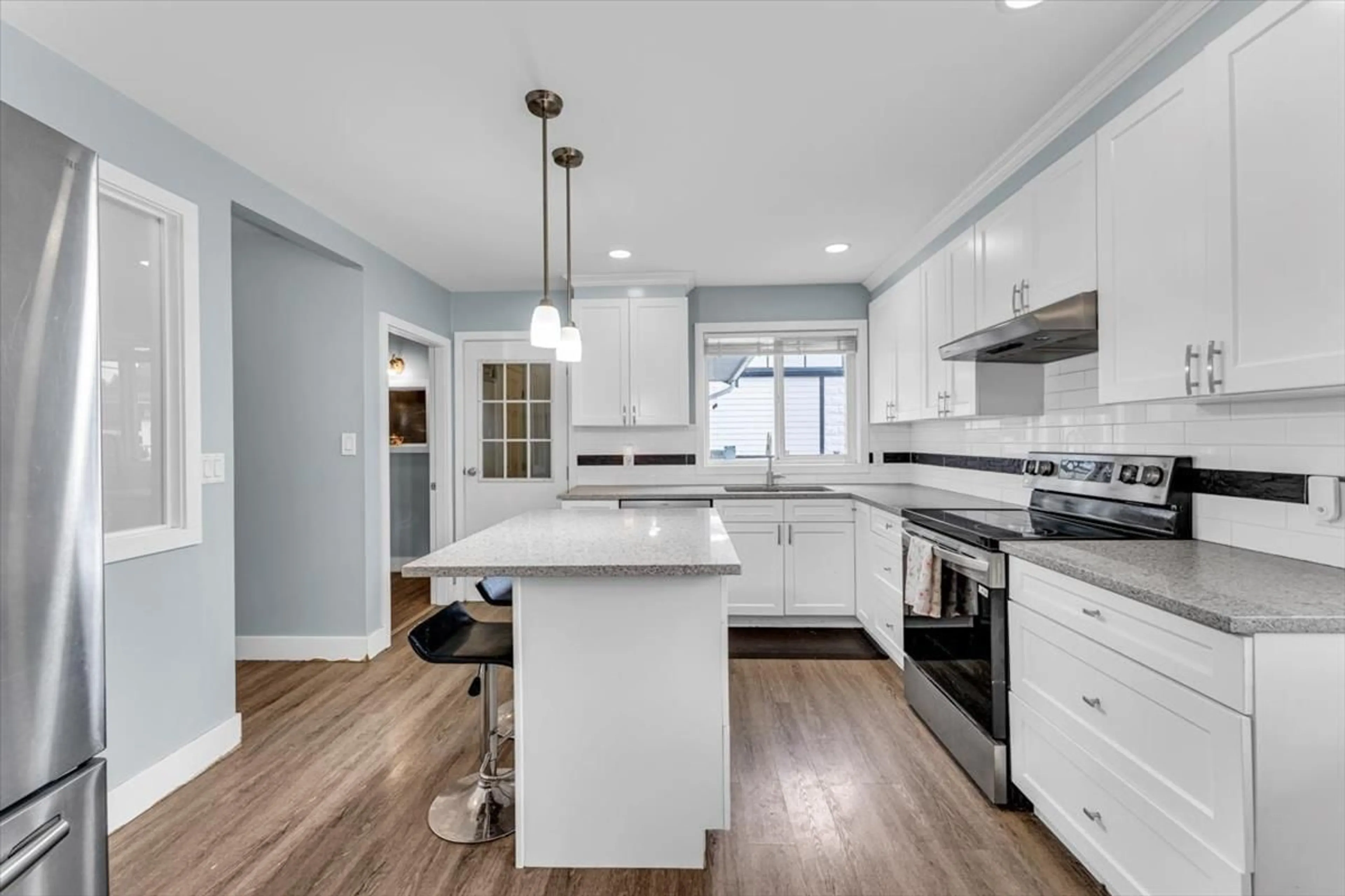 Open concept kitchen, unknown for 33419 FRANKLIN, Abbotsford British Columbia V2S1B1