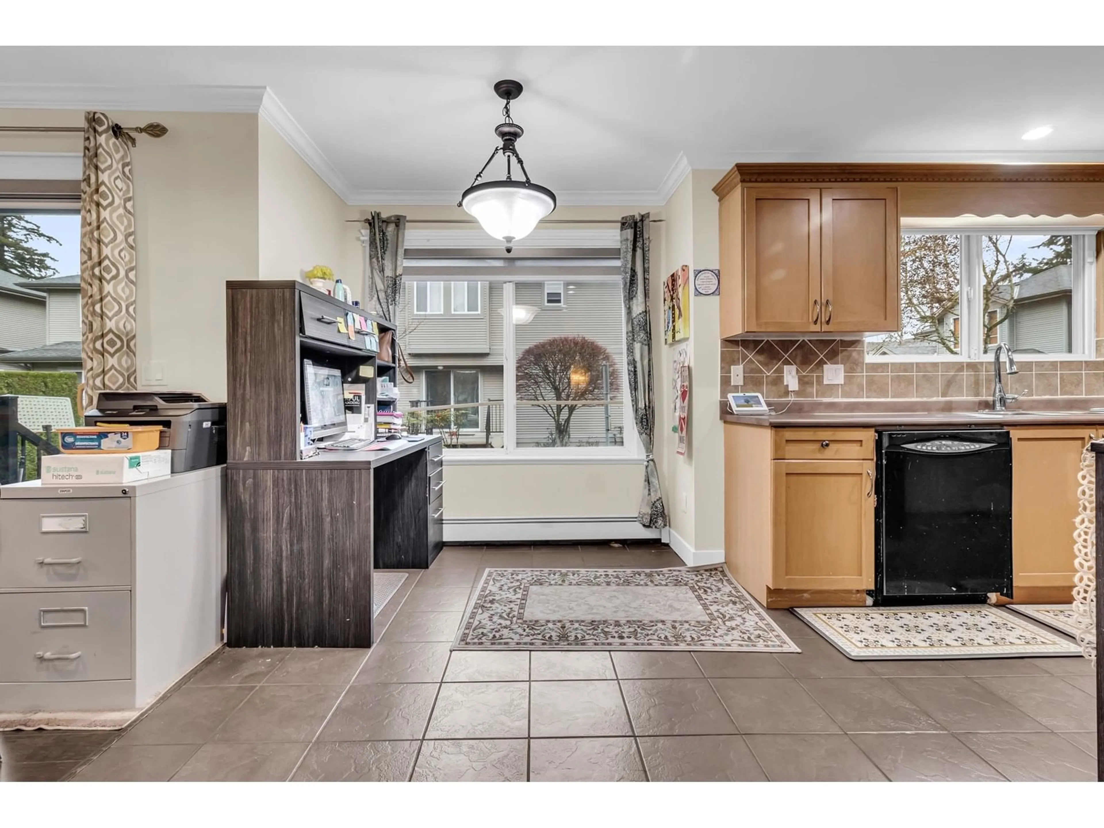 Open concept kitchen, ceramic/tile floor for 7 - 6116 128, Surrey British Columbia V3X1T1