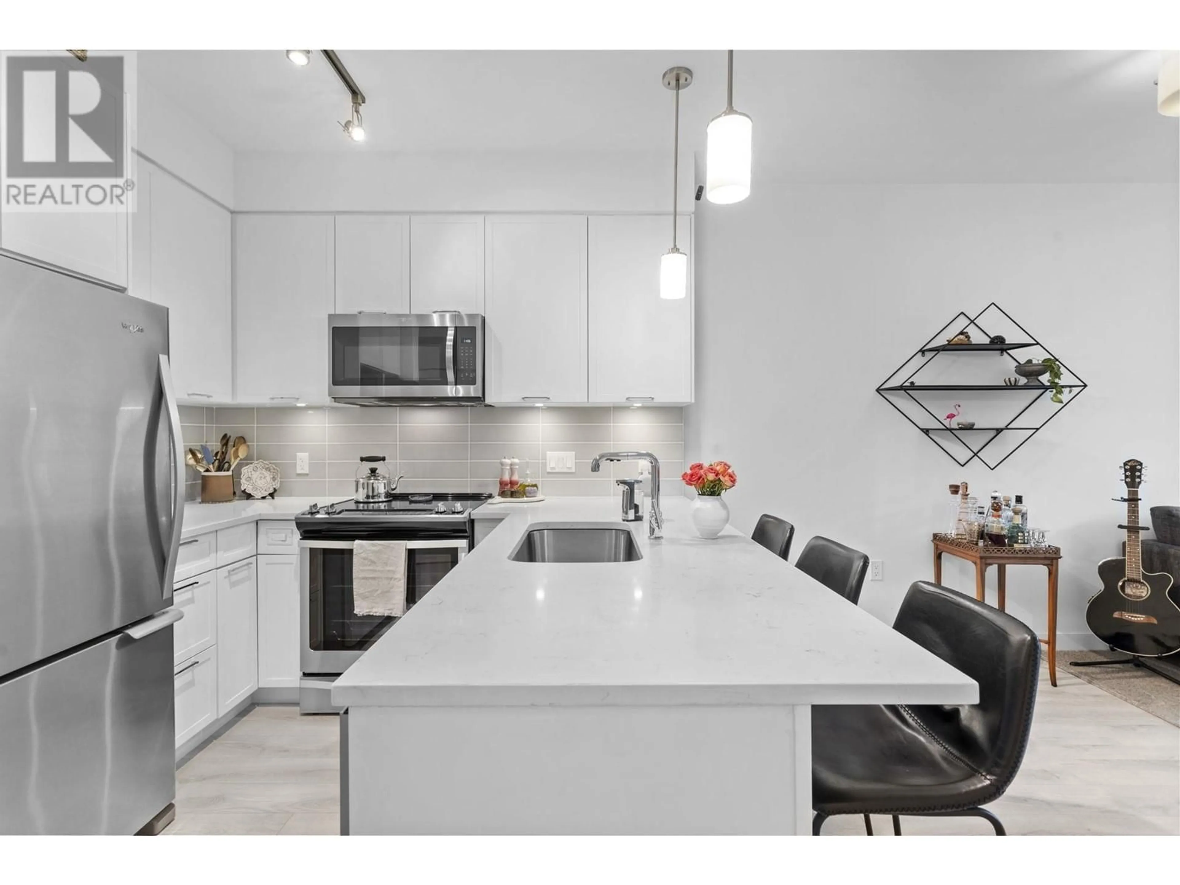 Open concept kitchen, ceramic/tile floor for 114 - 828 GAUTHIER AVENUE, Coquitlam British Columbia V3K1R9