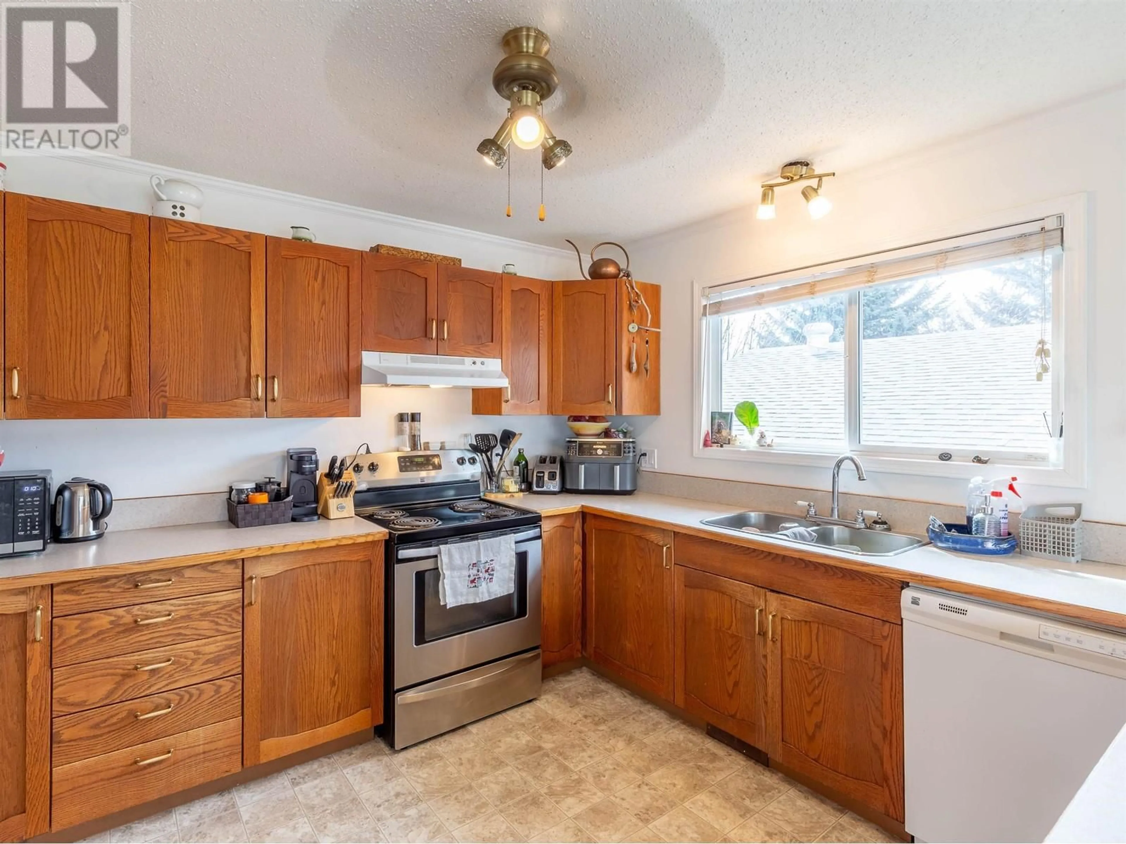 Standard kitchen, unknown for 3566 16TH AVENUE, Smithers British Columbia V0J2N0