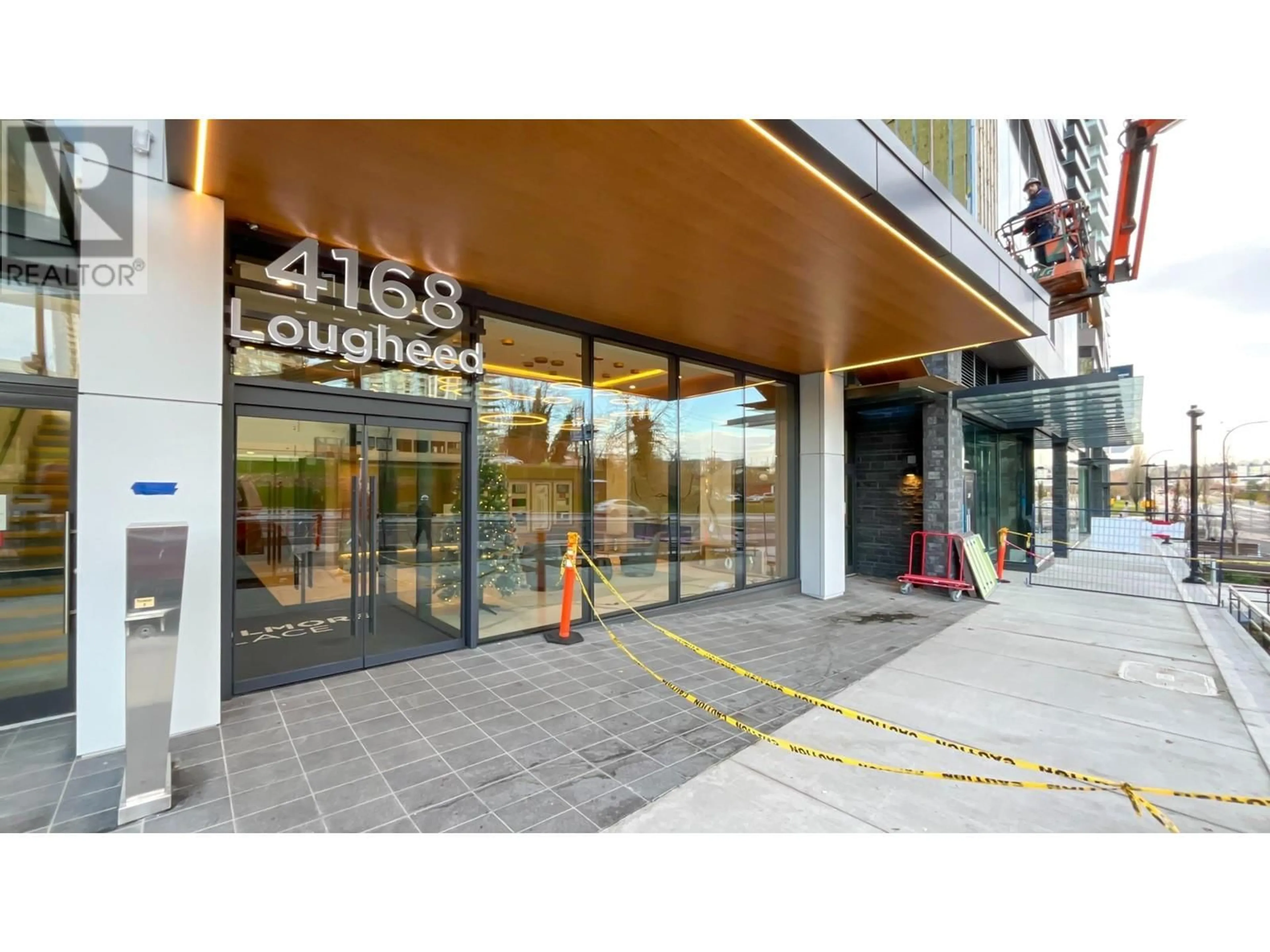 Indoor foyer for 3610 - 4168 LOUGHEED HIGHWAY, Burnaby British Columbia V5C0N9