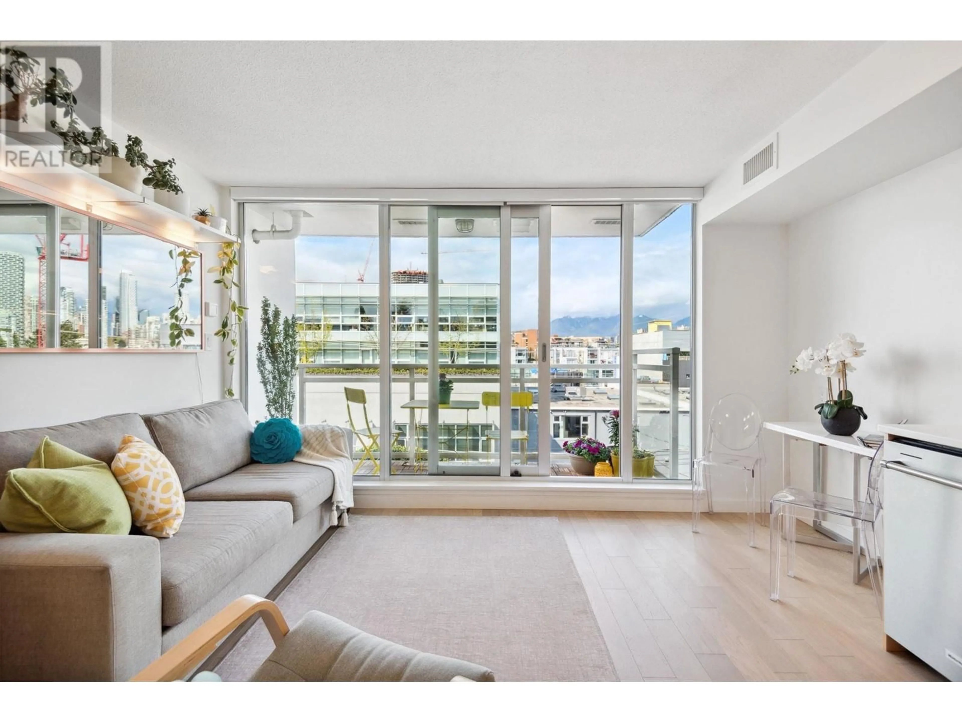 Living room with furniture, unknown for 401 - 1635 3RD AVENUE, Vancouver British Columbia V6J0B6