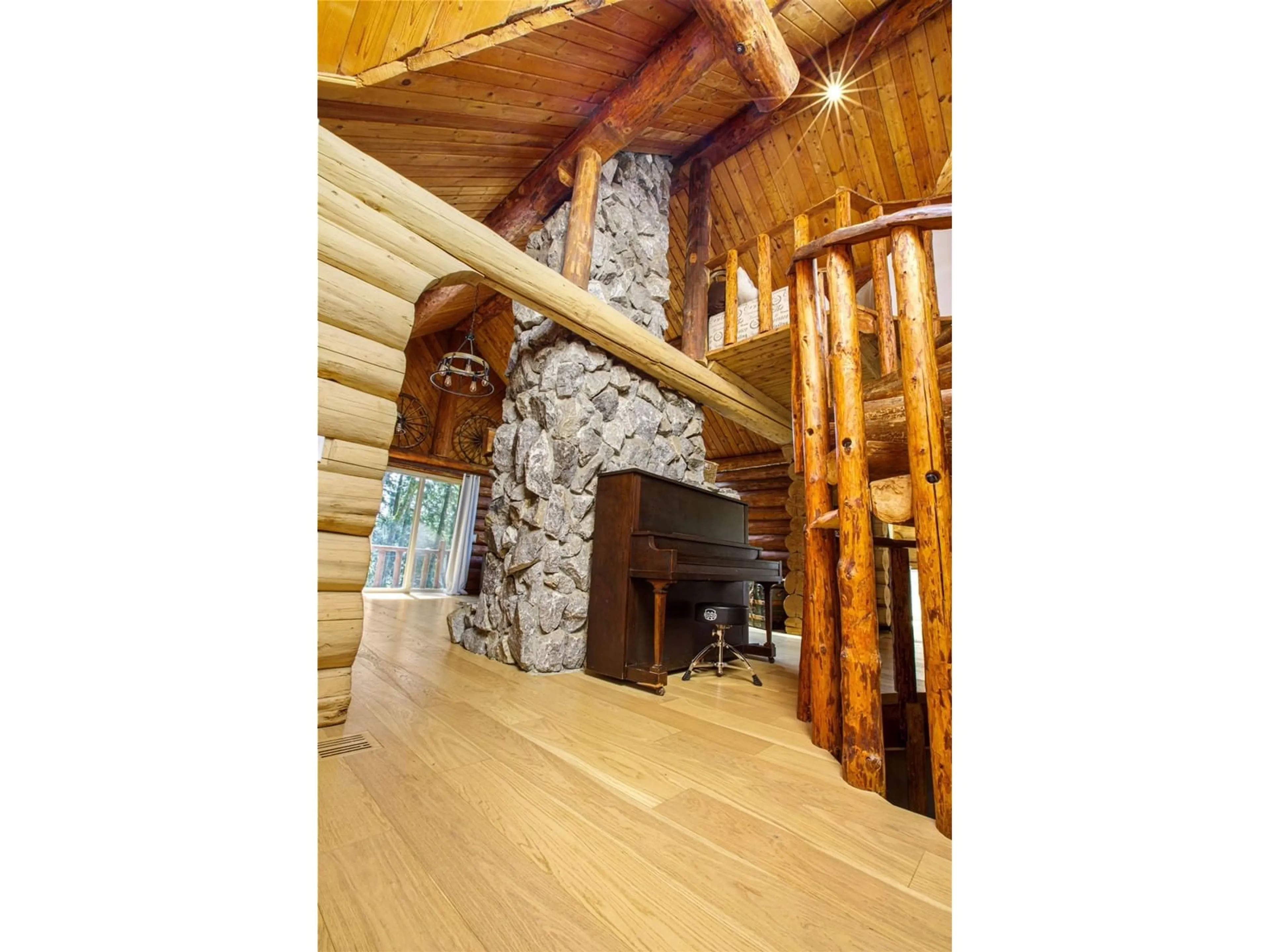 Indoor foyer for 9372 DAVIDSON, Mission British Columbia V2V7C8