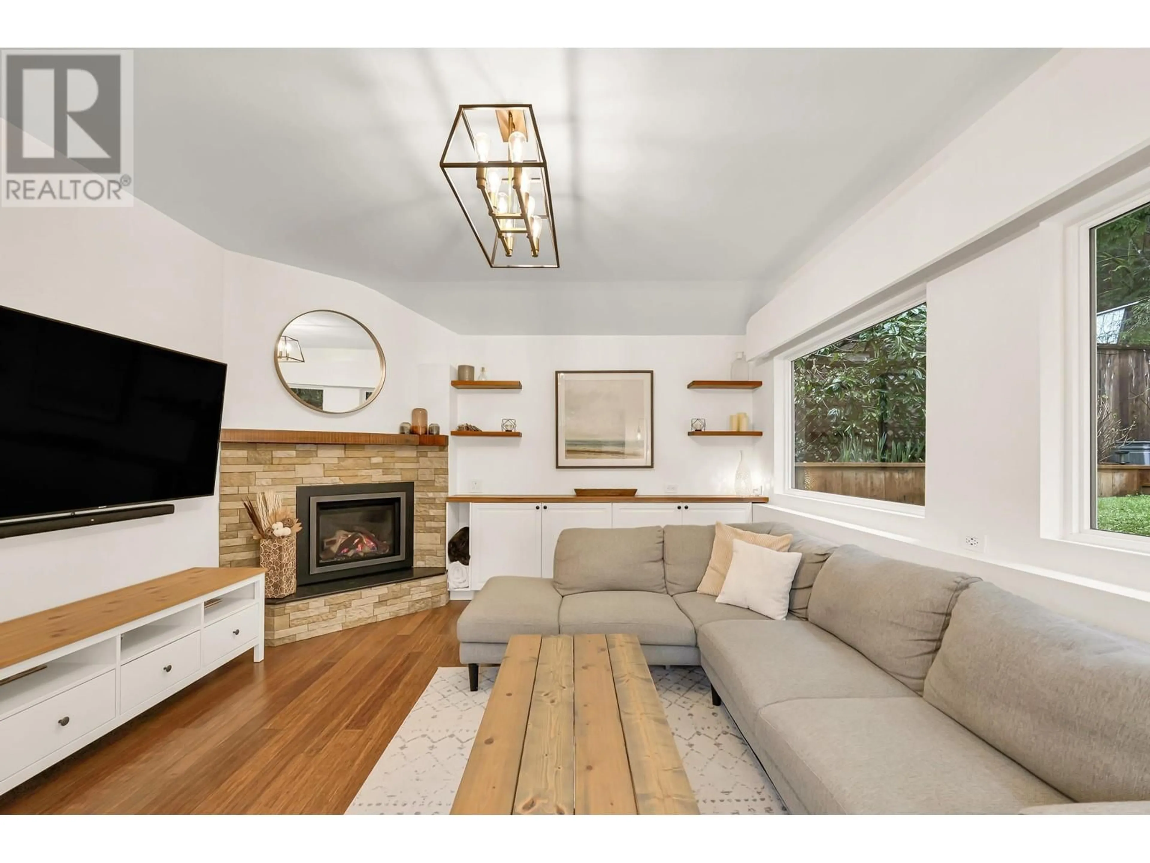 Living room with furniture, wood/laminate floor for 2354 TREETOP LANE, North Vancouver British Columbia V7H2K5
