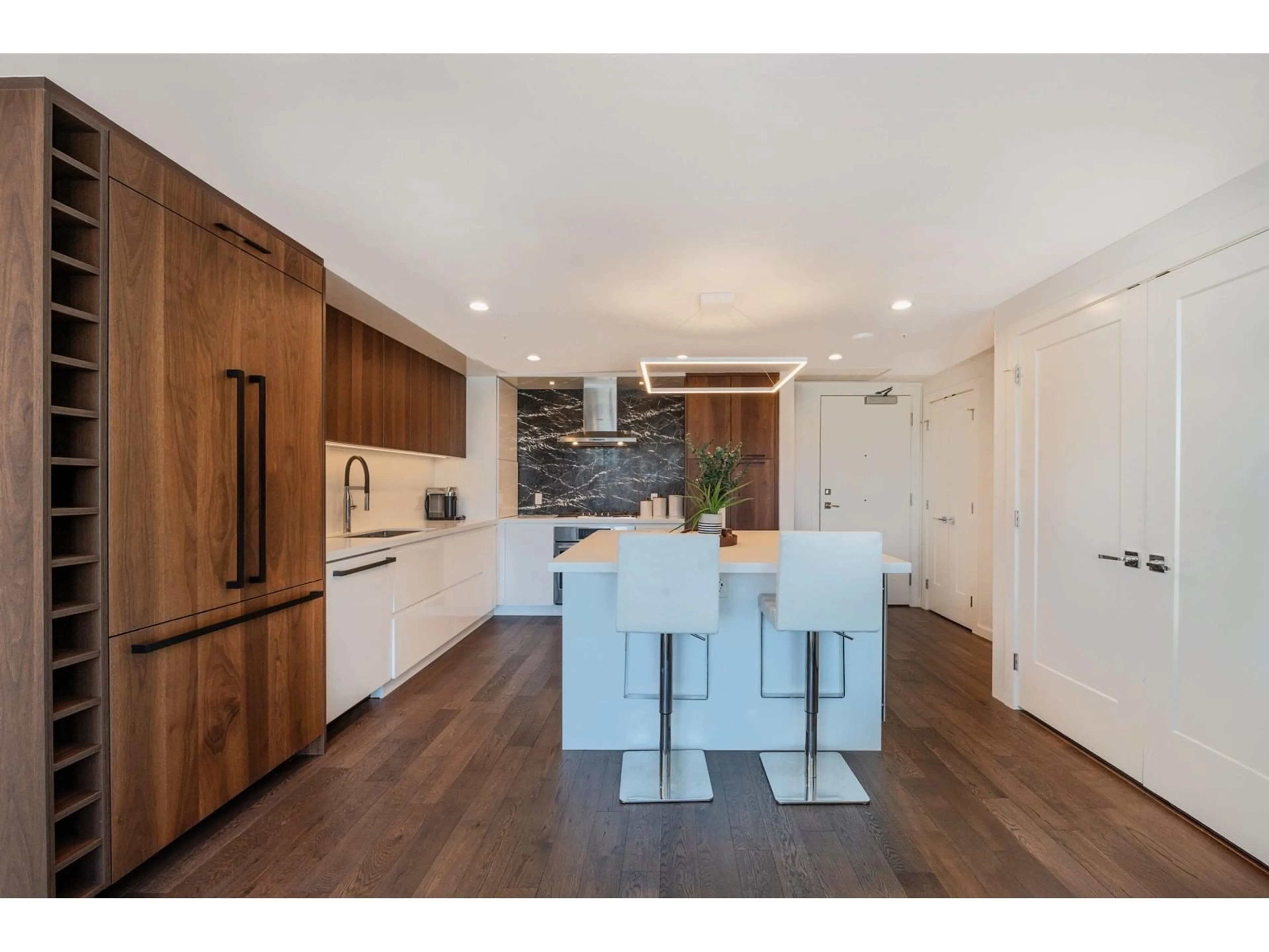 Open concept kitchen, wood/laminate floor for 707 - 1526 FINLAY, White Rock British Columbia V4B4L9