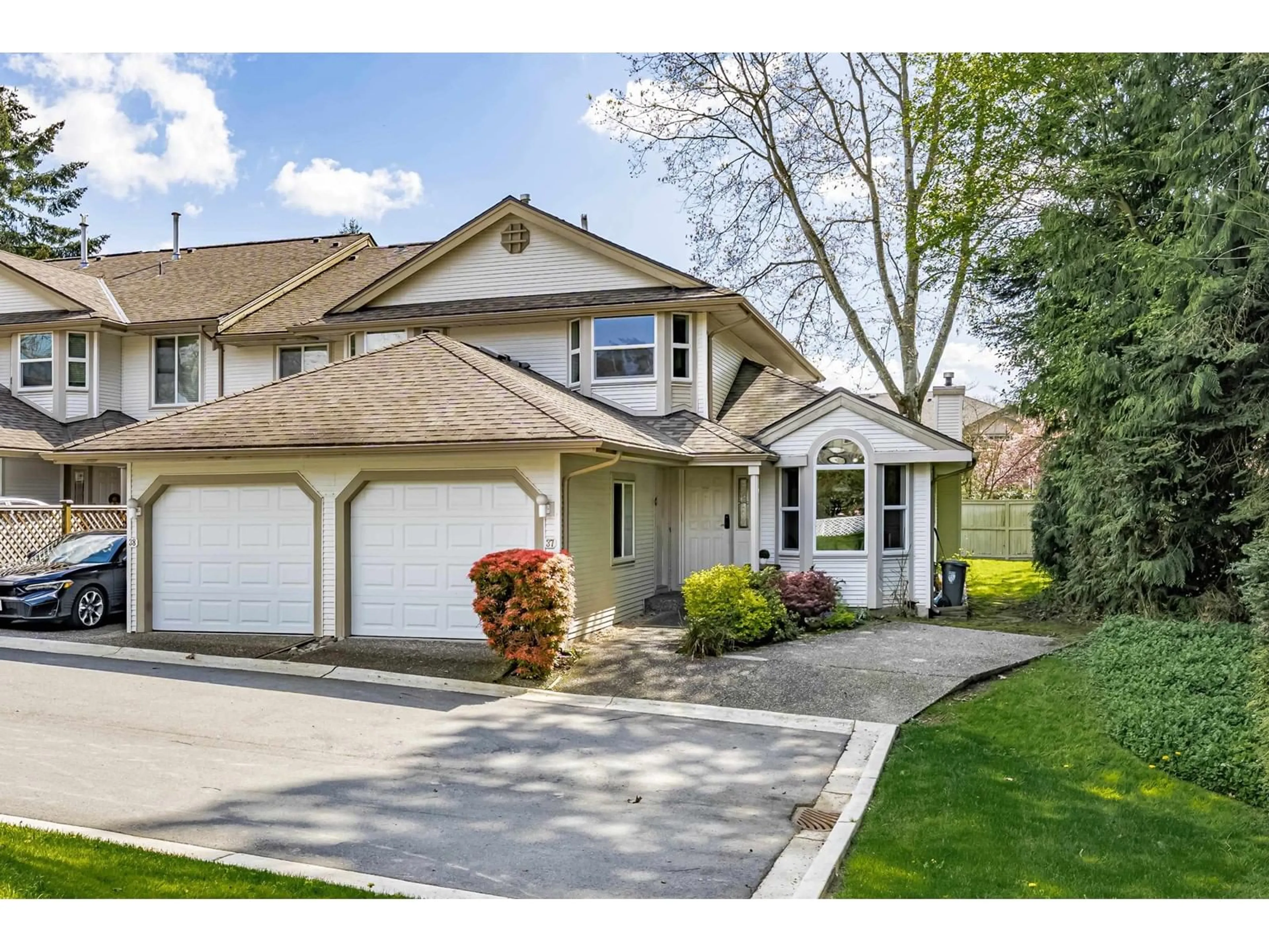 Home with vinyl exterior material, street for 37 - 9045 WALNUT GROVE, Langley British Columbia V1M2E1