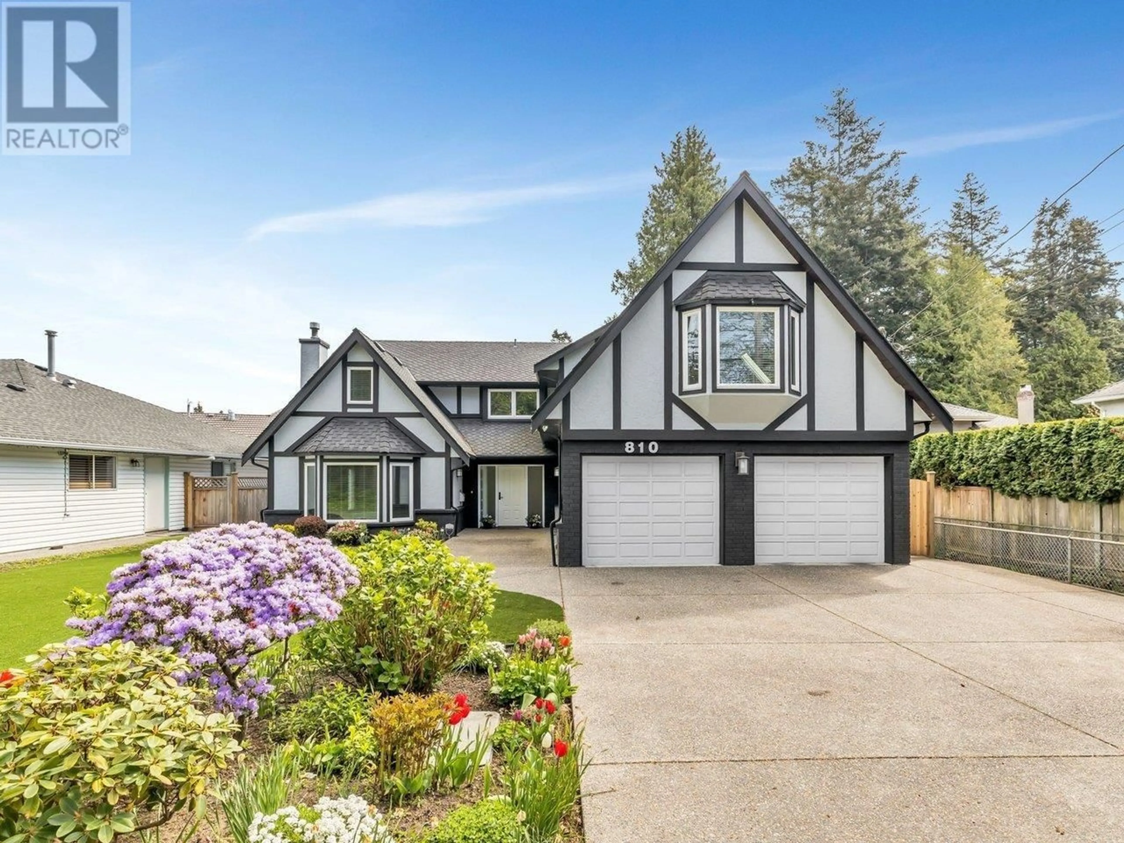 Home with vinyl exterior material, street for 810 ENGLISH BLUFF ROAD, Delta British Columbia V4M2N5