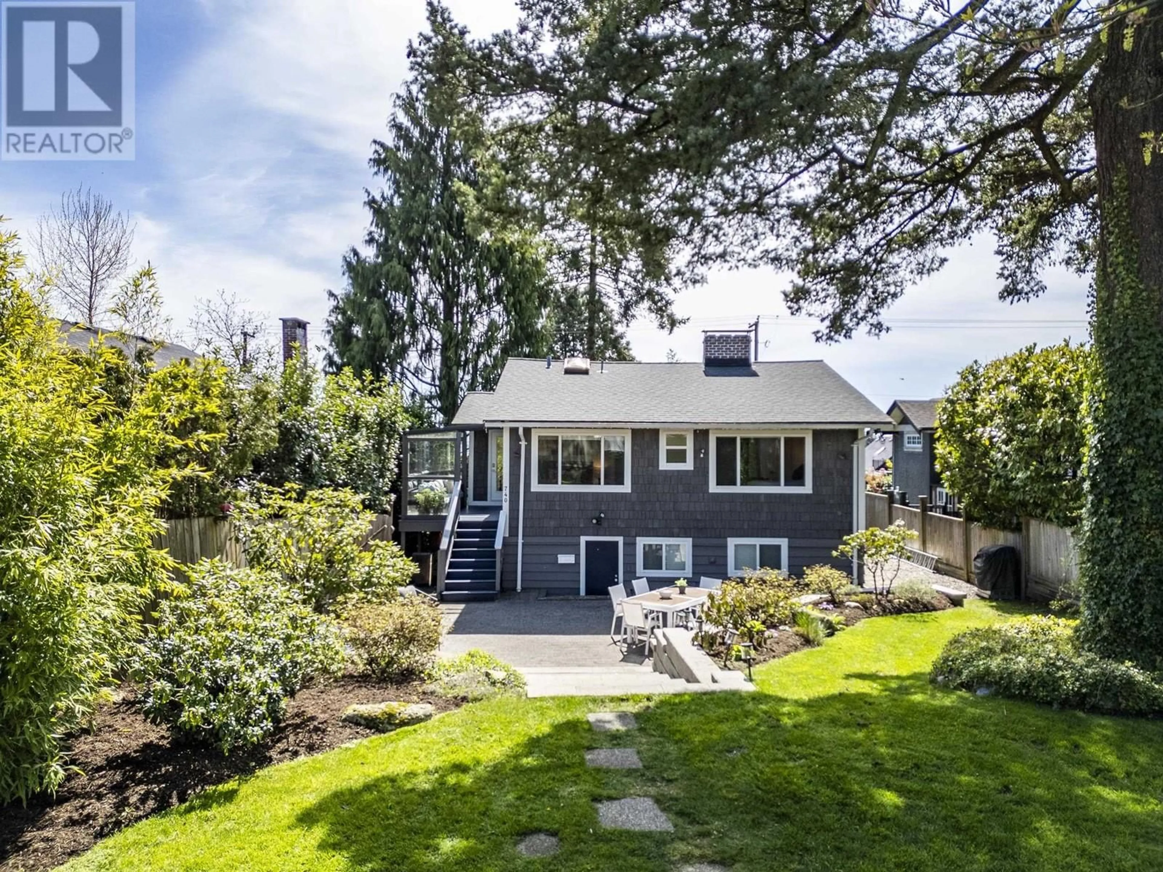 Home with vinyl exterior material, street for 740 KEITH ROAD, North Vancouver British Columbia V7L1W7
