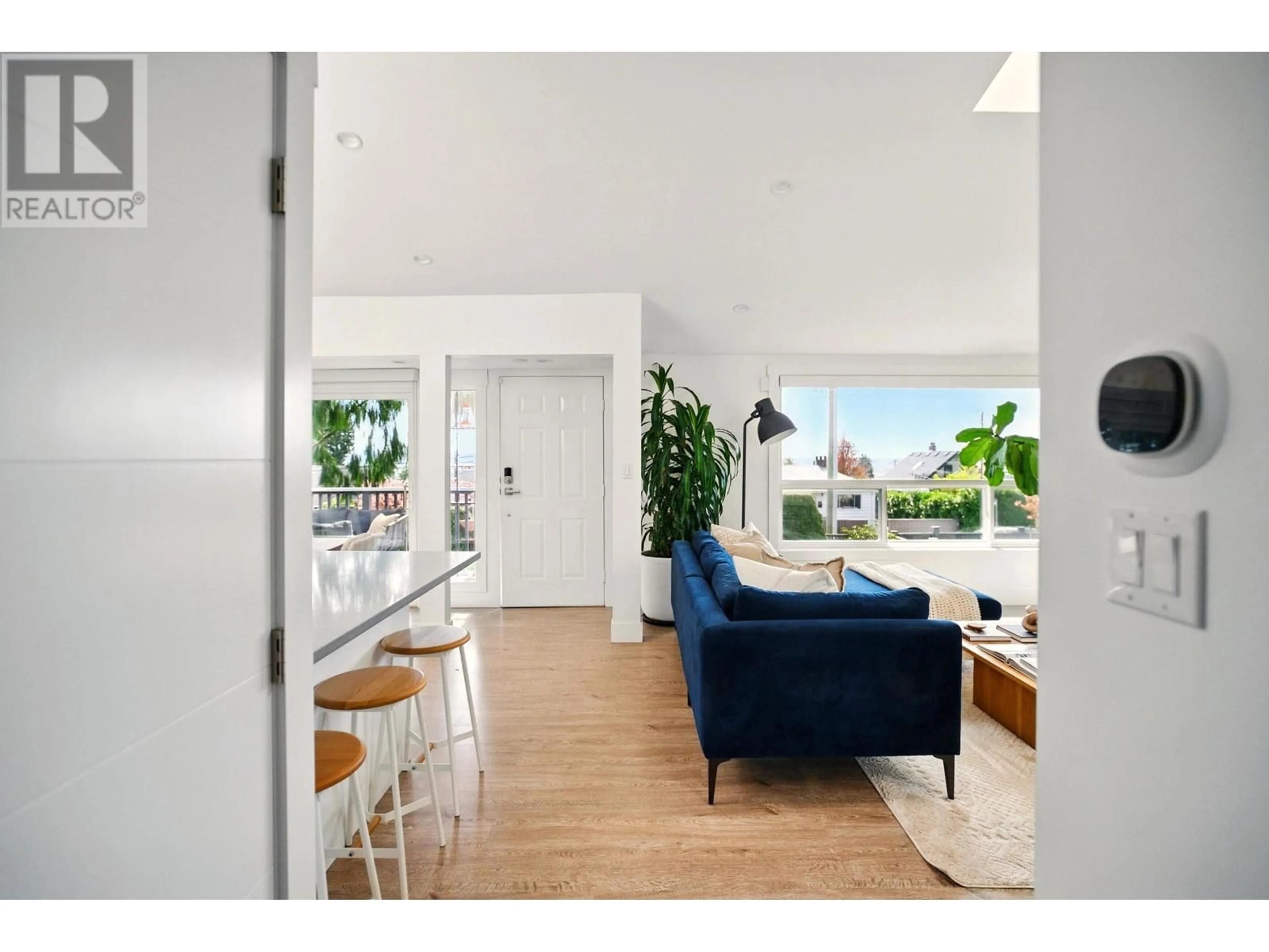 Unknown for 740 KEITH ROAD, North Vancouver British Columbia V7L1W7