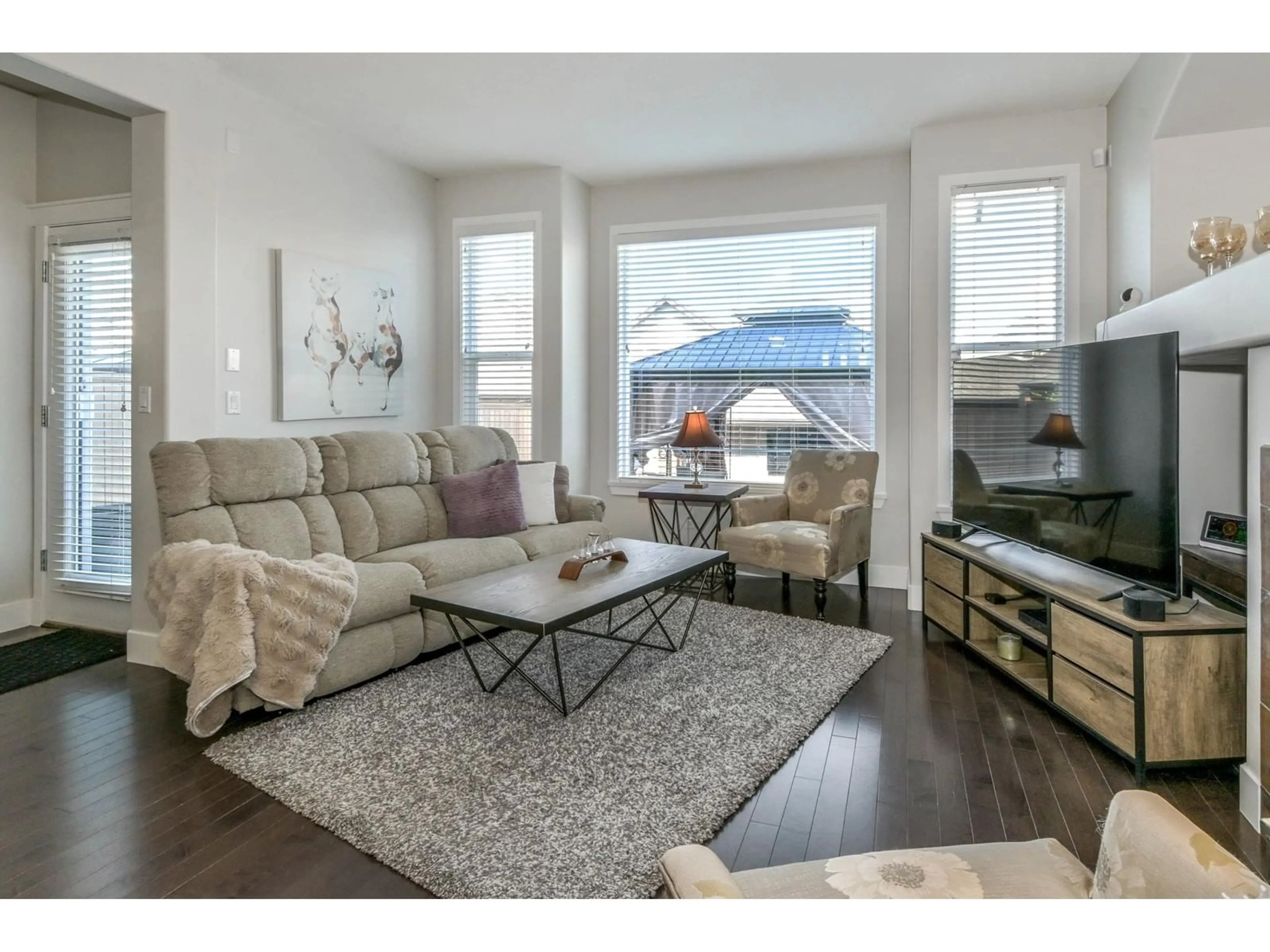 Living room with furniture, wood/laminate floor for 16587 60, Surrey British Columbia V3S1S7