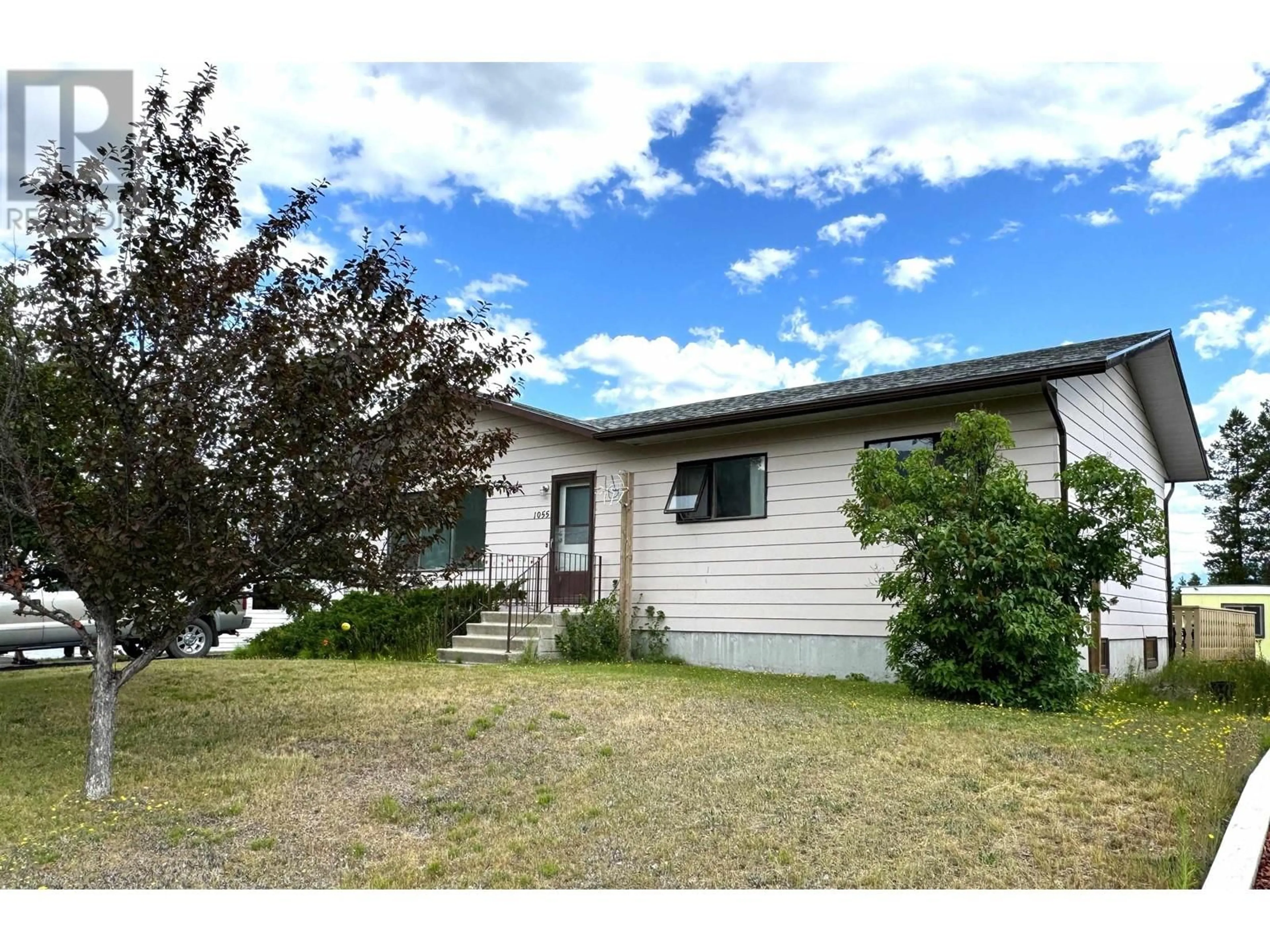 A pic from outside/outdoor area/front of a property/back of a property/a pic from drone, unknown for 1055 9TH AVENUE, Valemount British Columbia V0E2Z0