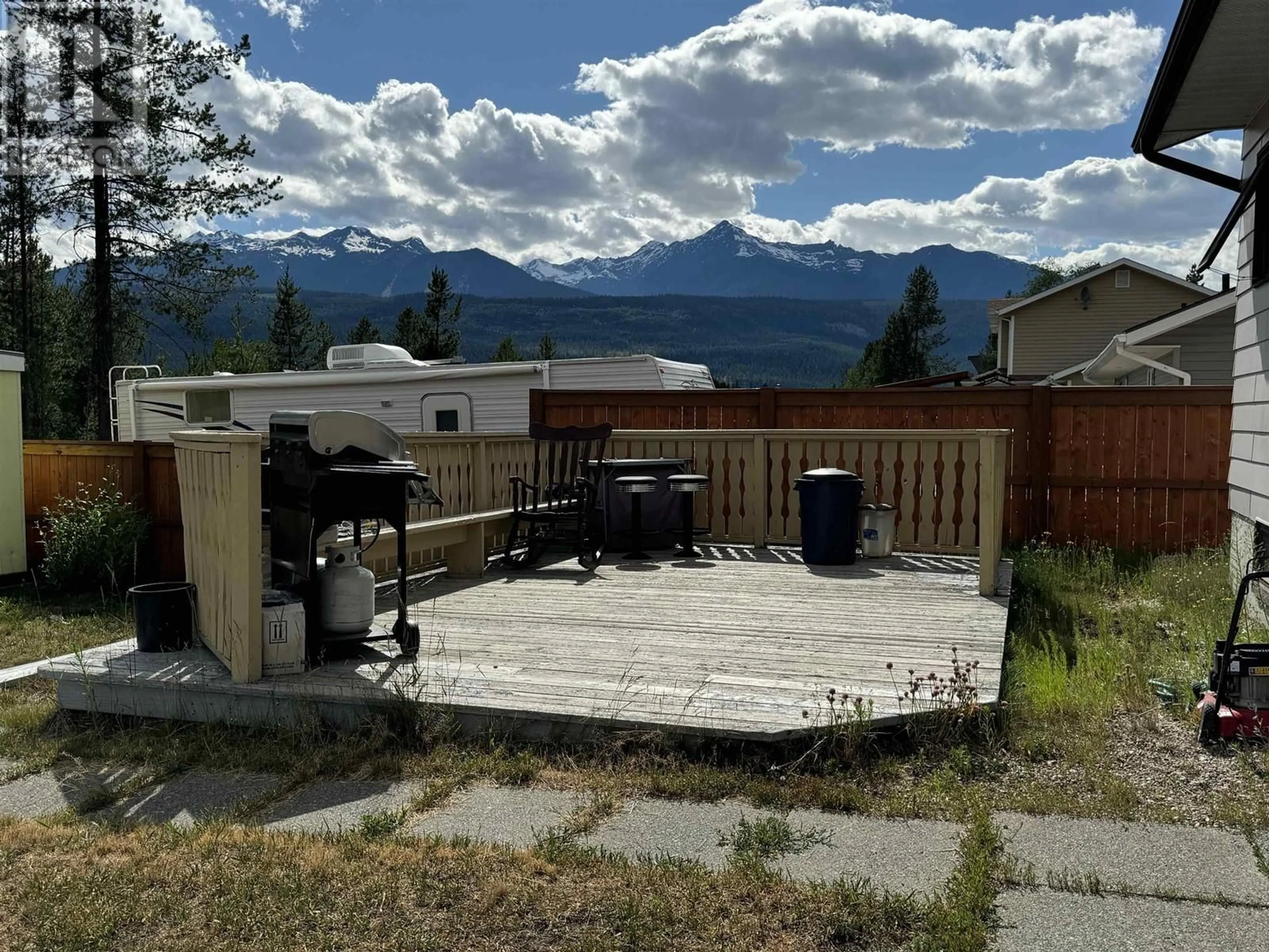 A pic from outside/outdoor area/front of a property/back of a property/a pic from drone, mountain view for 1055 9TH AVENUE, Valemount British Columbia V0E2Z0