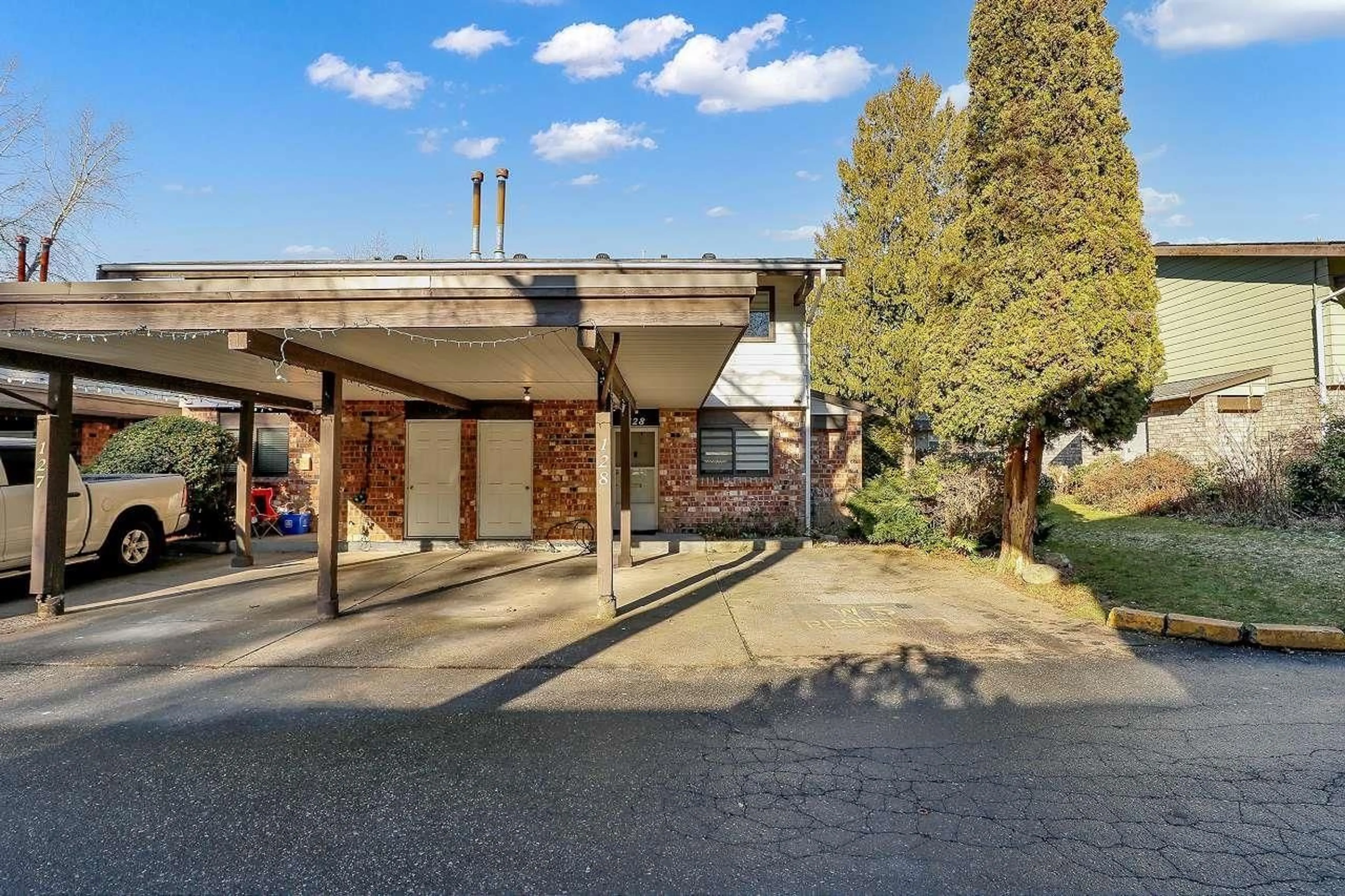 Patio, street for 128 - 7472 138, Surrey British Columbia V3W6G4