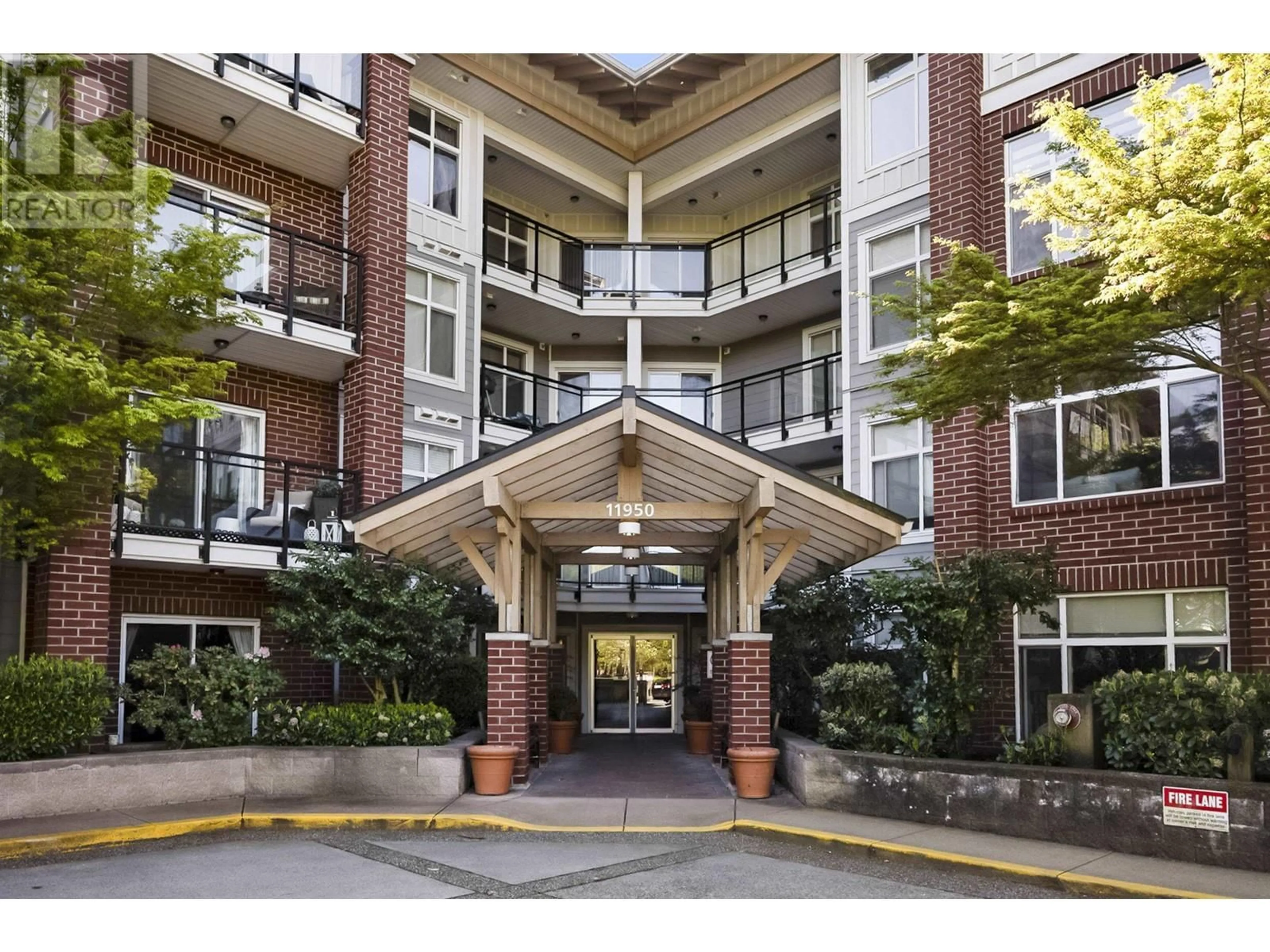 Indoor foyer for 412 - 11950 HARRIS ROAD, Pitt Meadows British Columbia V3Y0B7