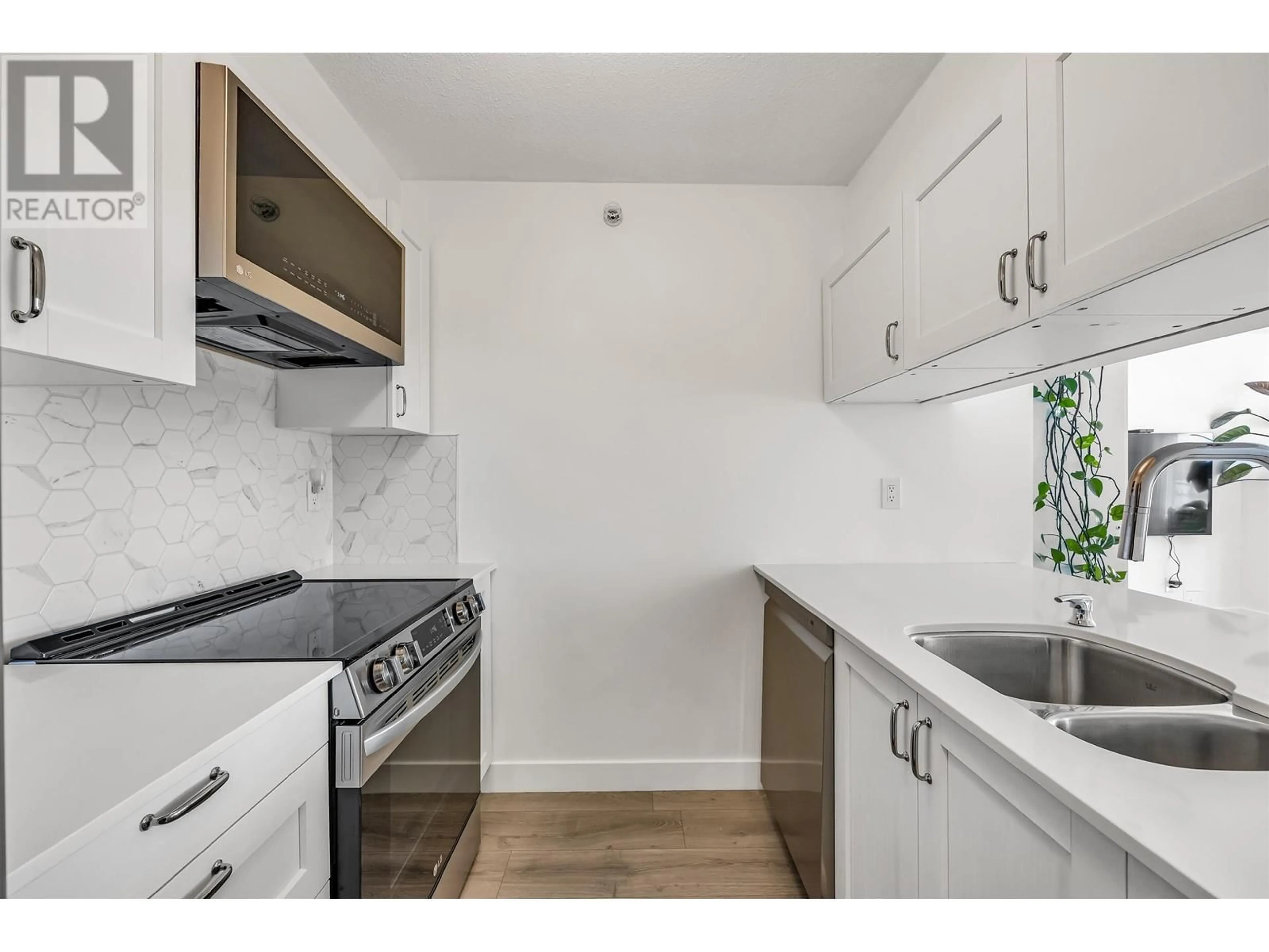 Standard kitchen, unknown for 1006 - 720 CARNARVON STREET, New Westminster British Columbia V3M6S2