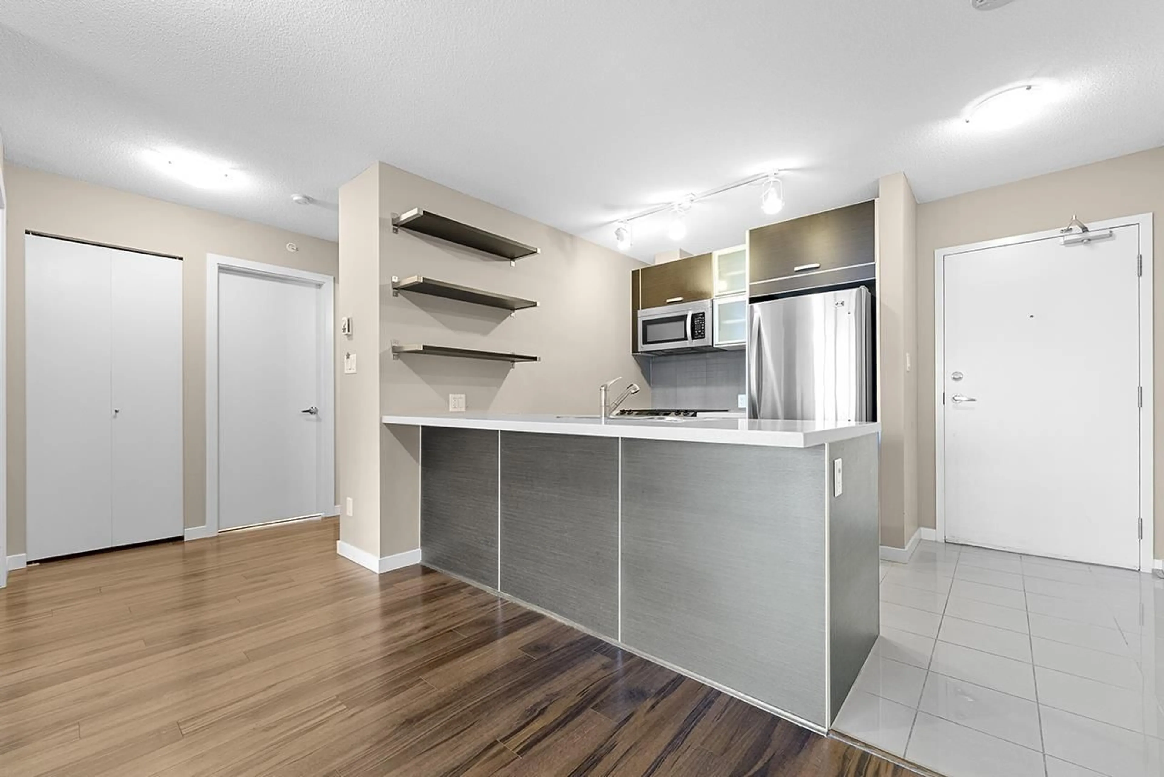 Open concept kitchen, unknown for 2909 - 9981 WHALLEY, Surrey British Columbia V3T0H5