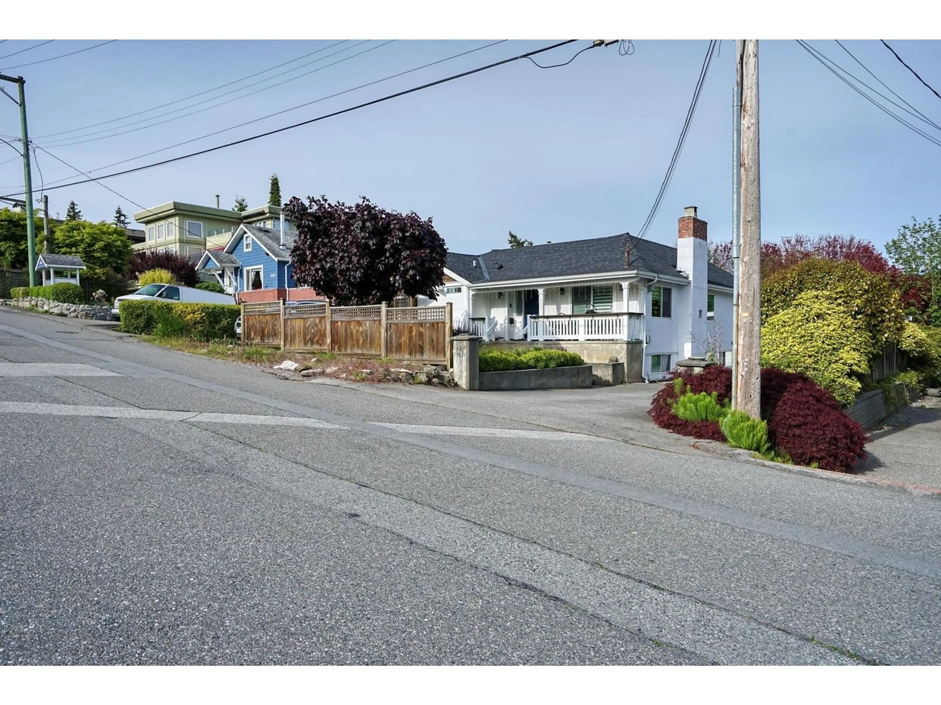 A pic from outside/outdoor area/front of a property/back of a property/a pic from drone, street for 1154 FINLAY, White Rock British Columbia V4B4K8