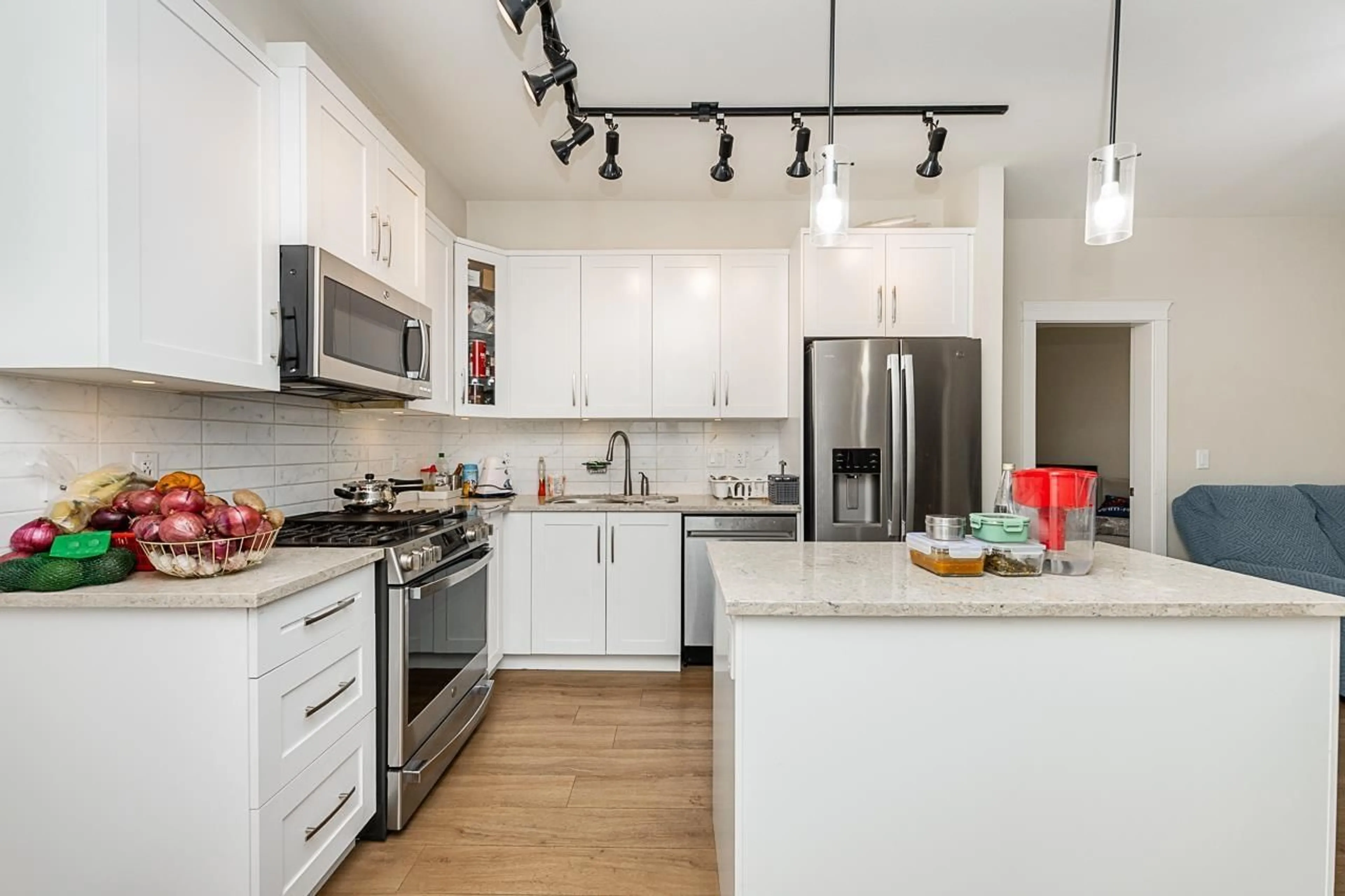 Open concept kitchen, unknown for 205 - 11077 RAVINE, Surrey British Columbia V3T0R7