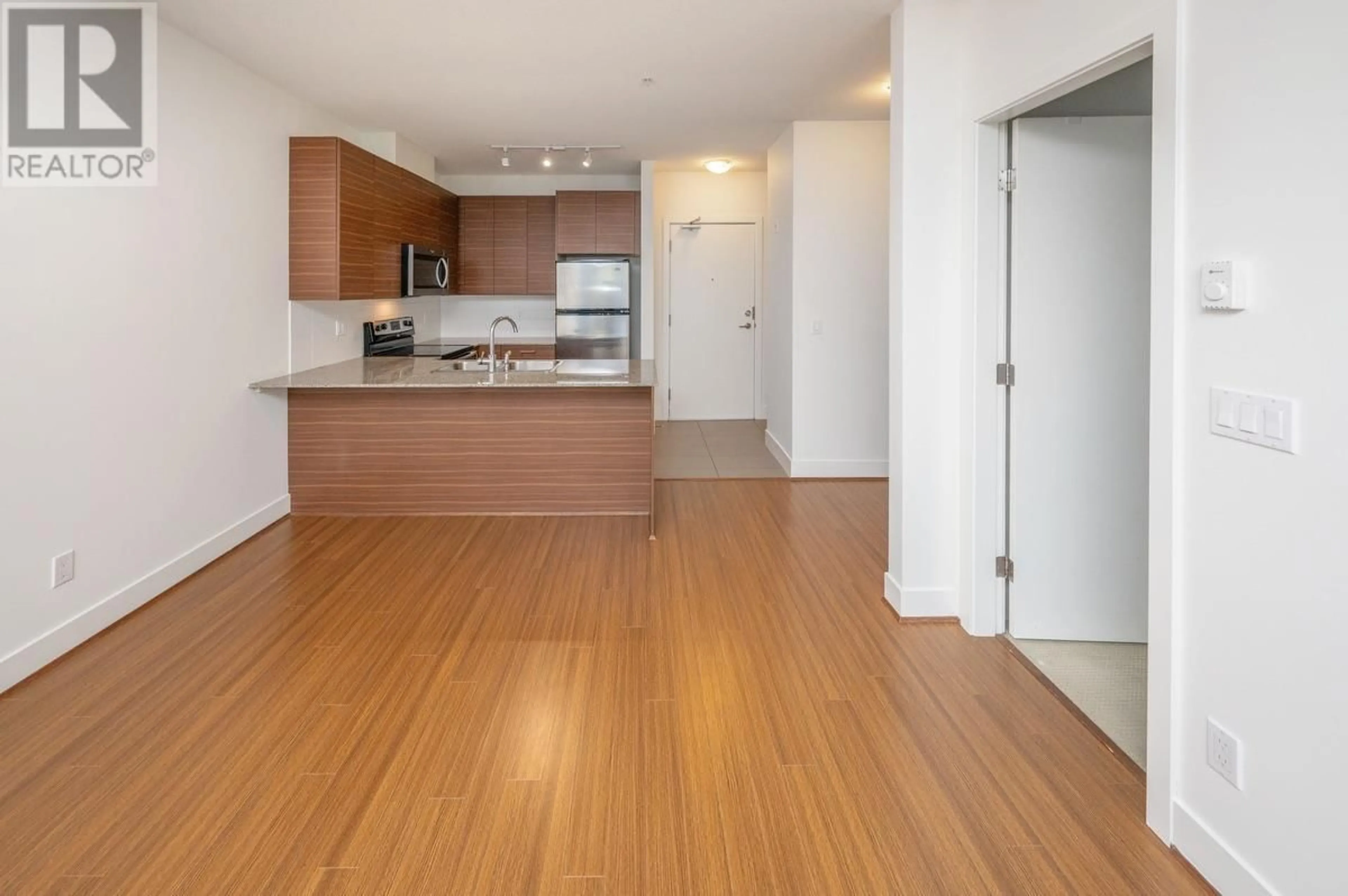 Standard kitchen, wood/laminate floor for 126 - 5788 SIDLEY STREET, Burnaby British Columbia V5J0E4
