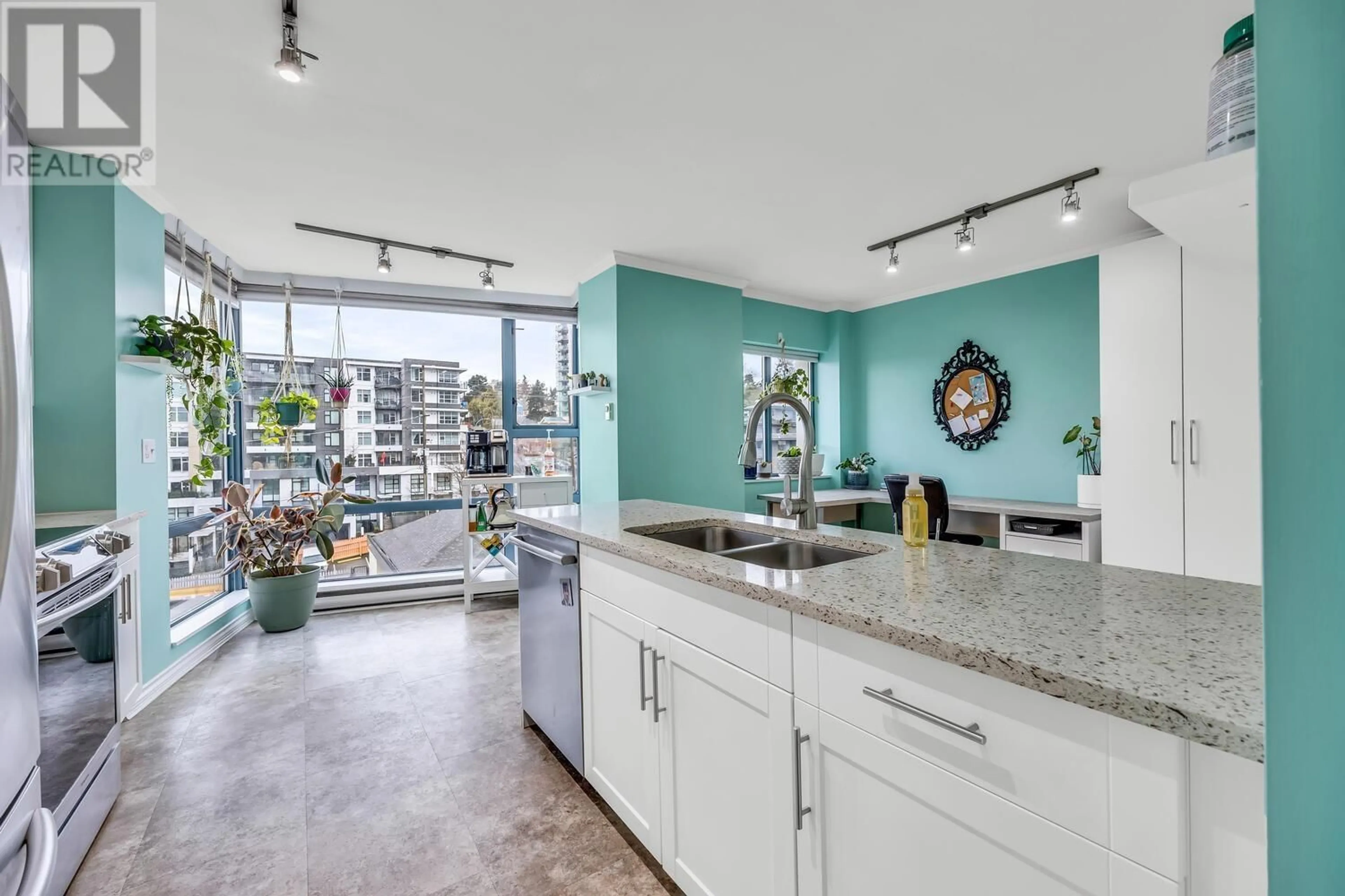 Open concept kitchen, unknown for 606 - 98 TENTH STREET, New Westminster British Columbia V3M6L8