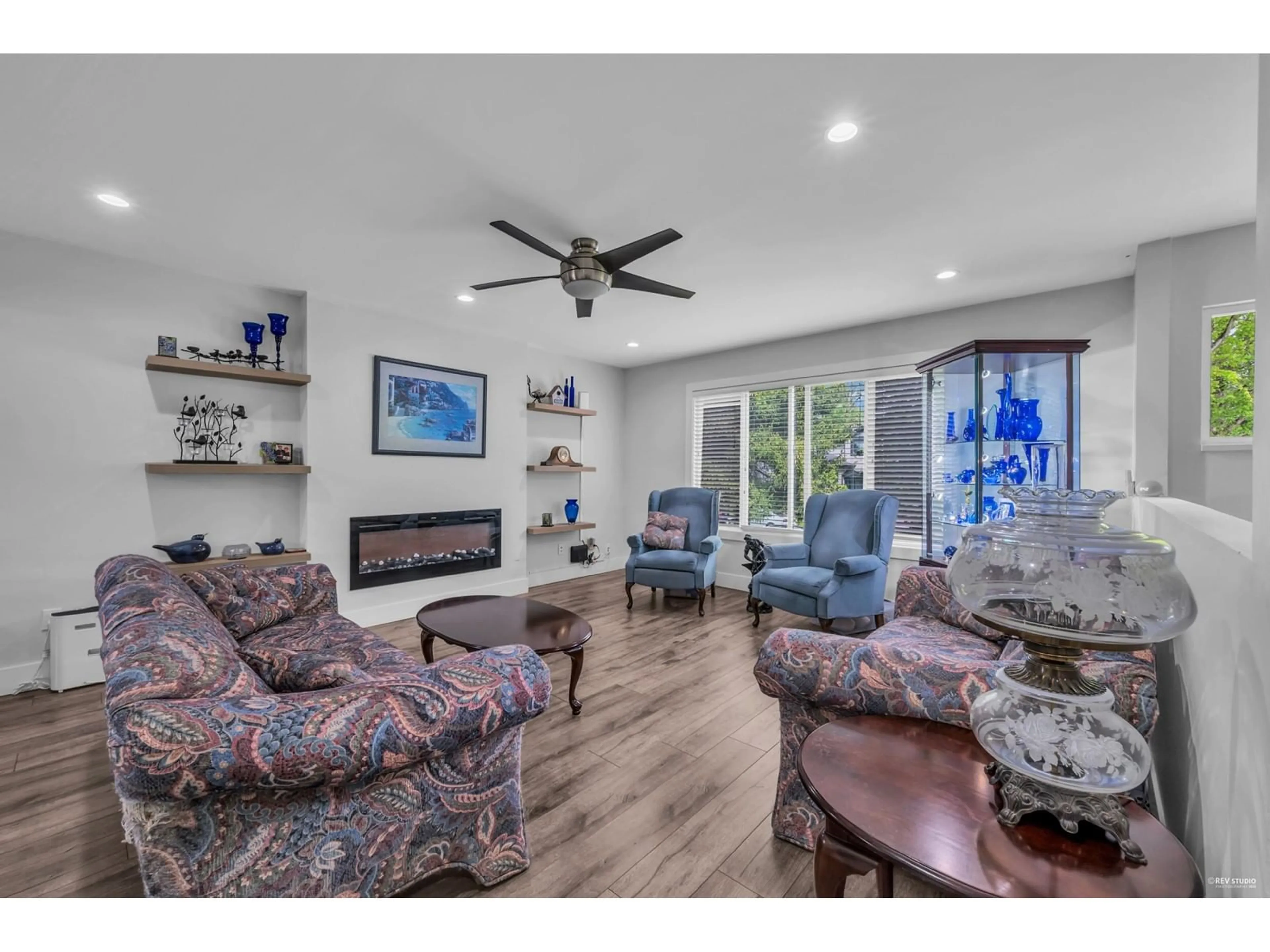 Living room with furniture, unknown for 8855 146A, Surrey British Columbia V3R6Z9