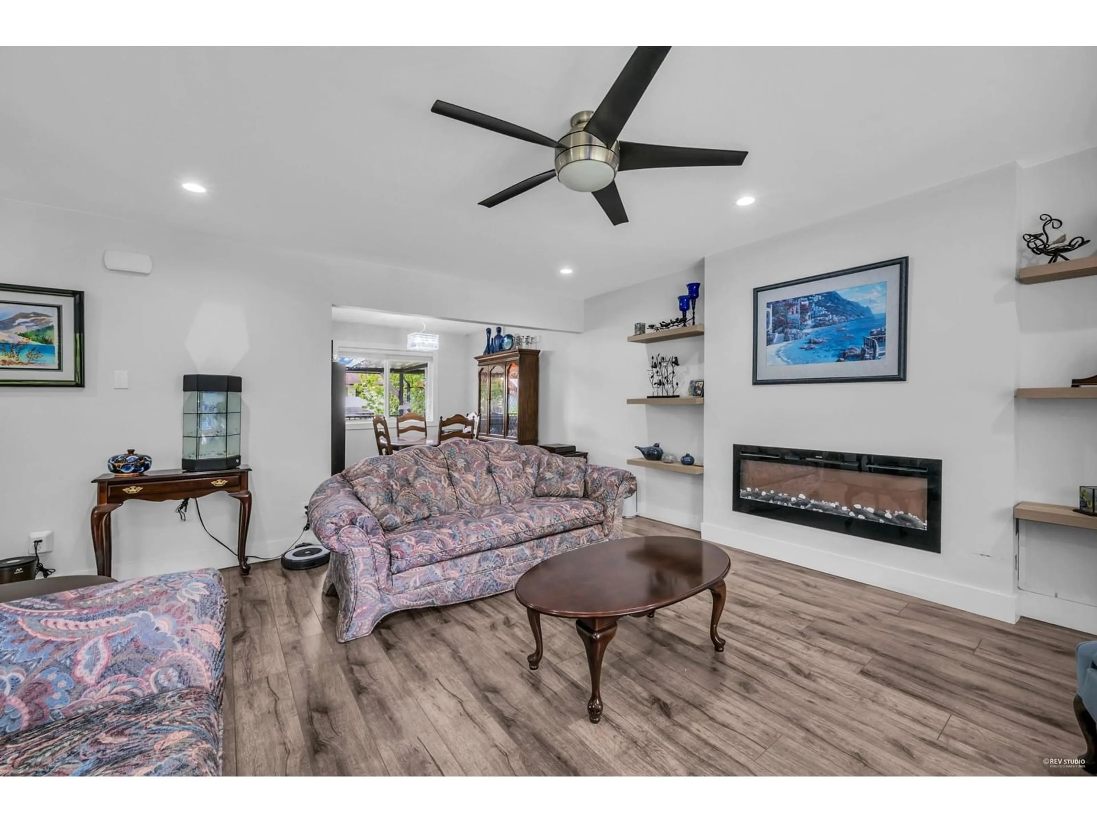 Living room with furniture, unknown for 8855 146A, Surrey British Columbia V3R6Z9