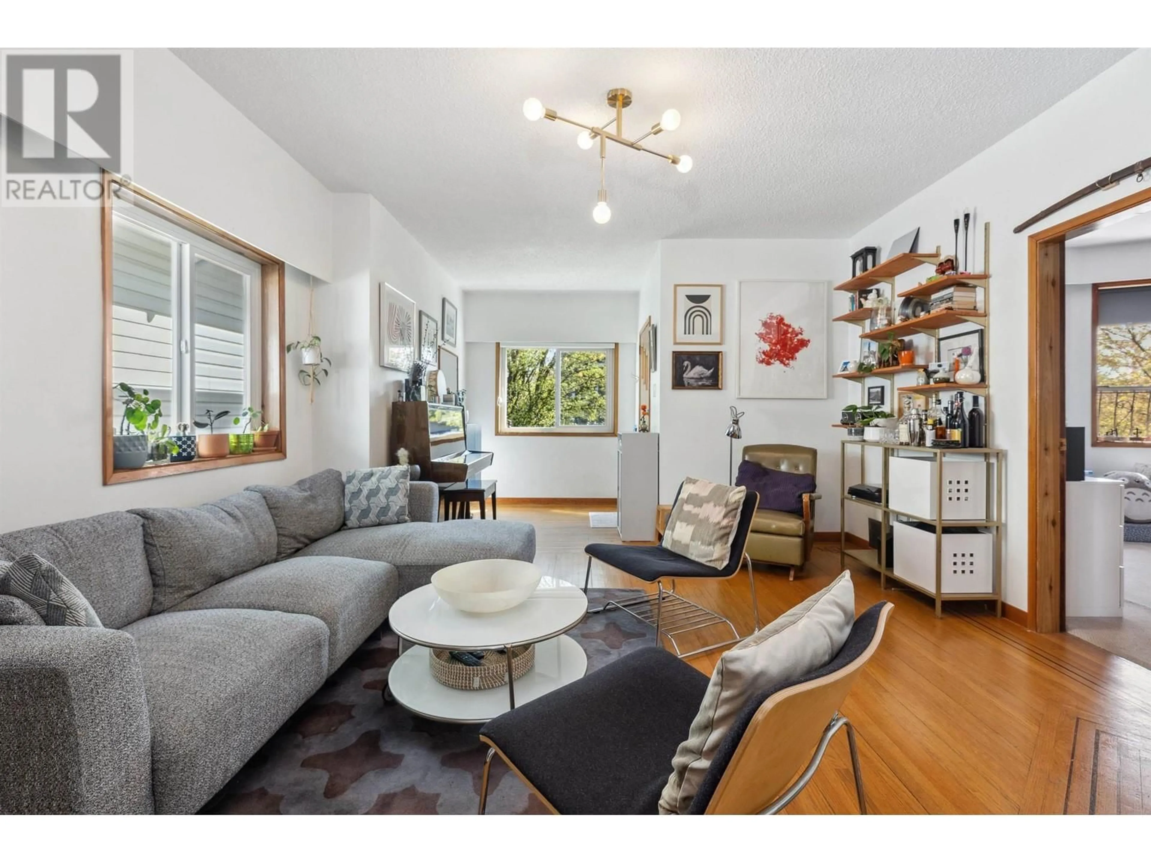 Living room with furniture, wood/laminate floor for 5251 WINDSOR STREET, Vancouver British Columbia V5W3H7