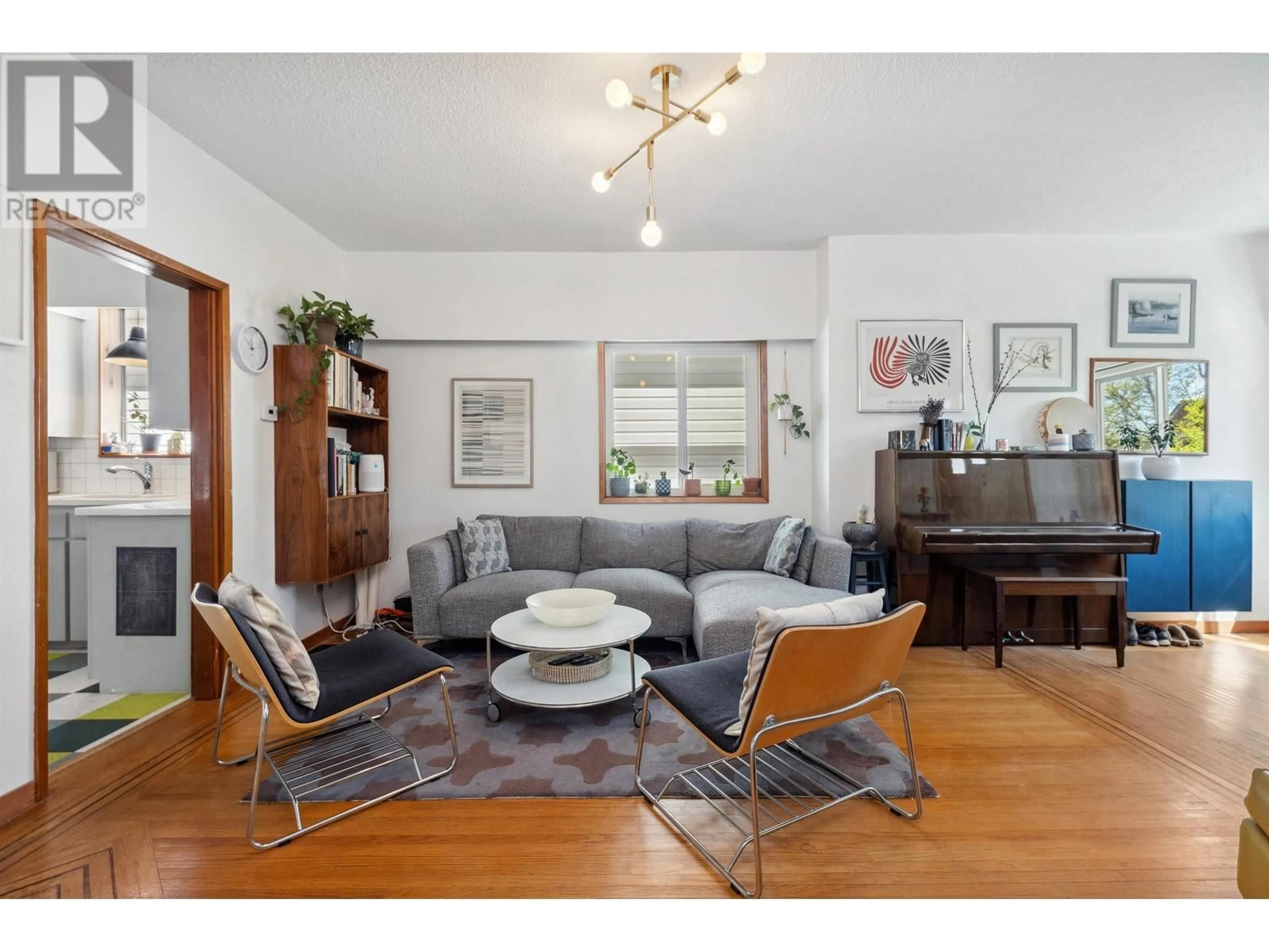 Living room with furniture, wood/laminate floor for 5251 WINDSOR STREET, Vancouver British Columbia V5W3H7