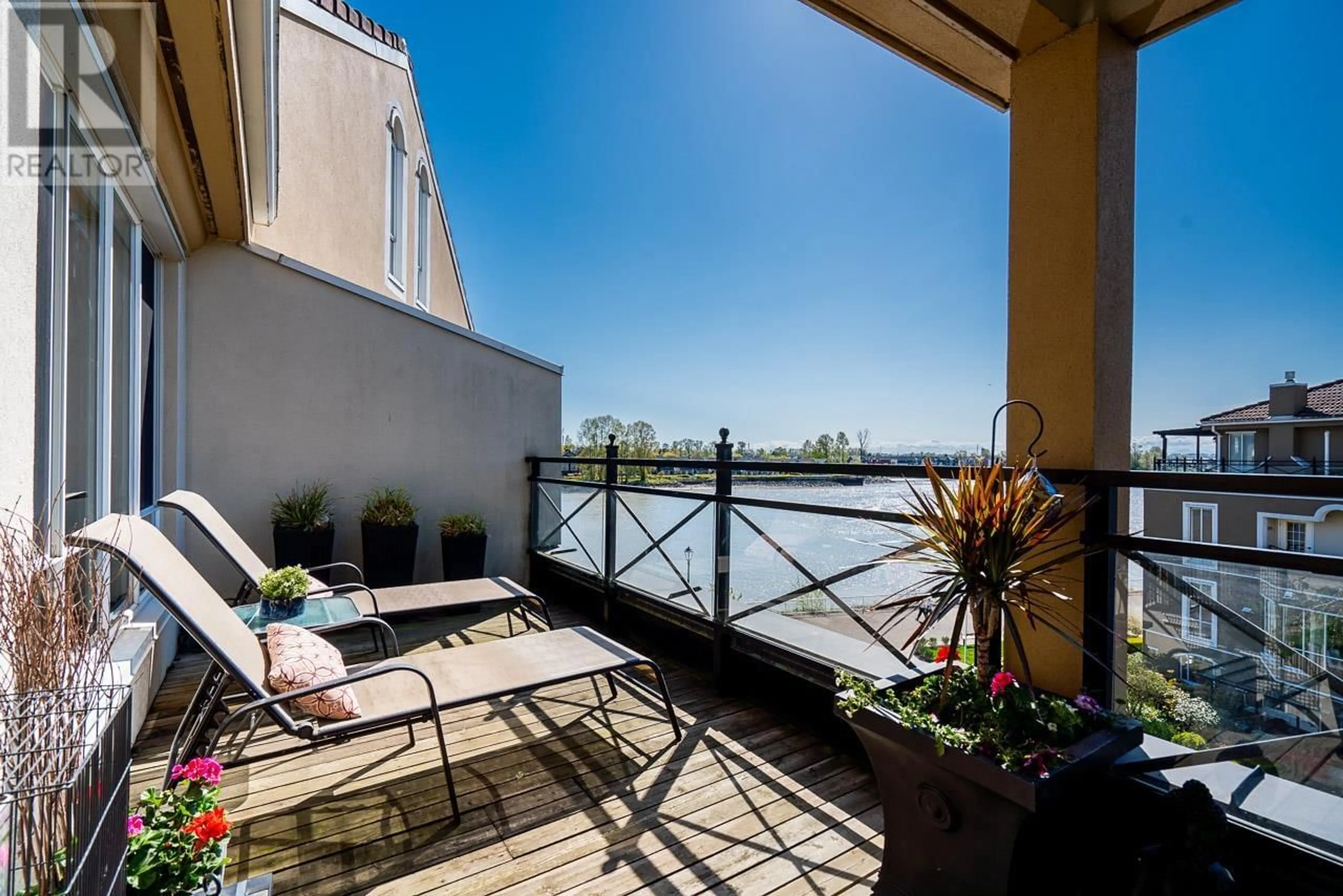 Balcony in the apartment, water/lake/river/ocean view for 409 - 3 RENAISSANCE SQUARE, New Westminster British Columbia V3M6K4