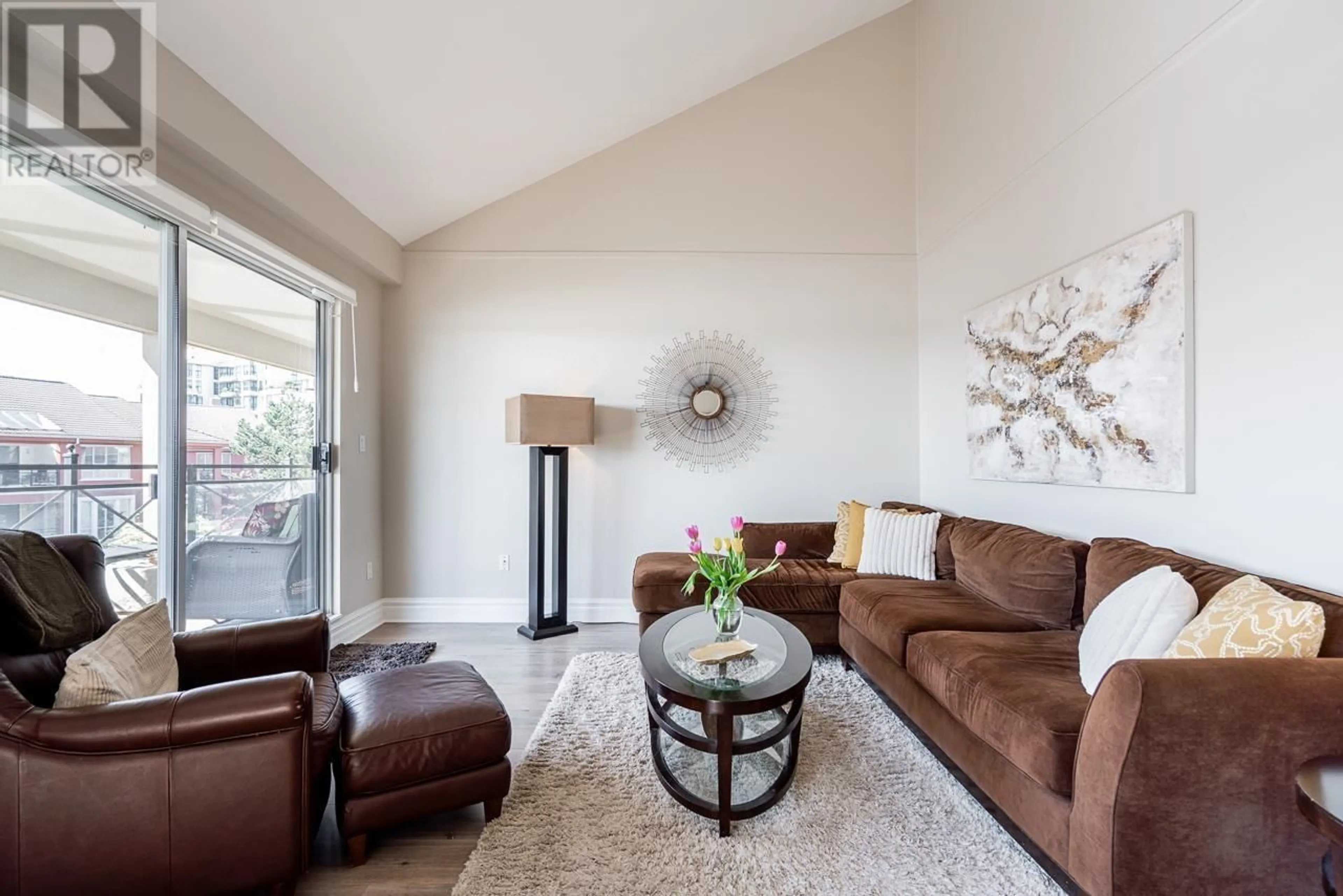 Living room with furniture, unknown for 409 - 3 RENAISSANCE SQUARE, New Westminster British Columbia V3M6K4