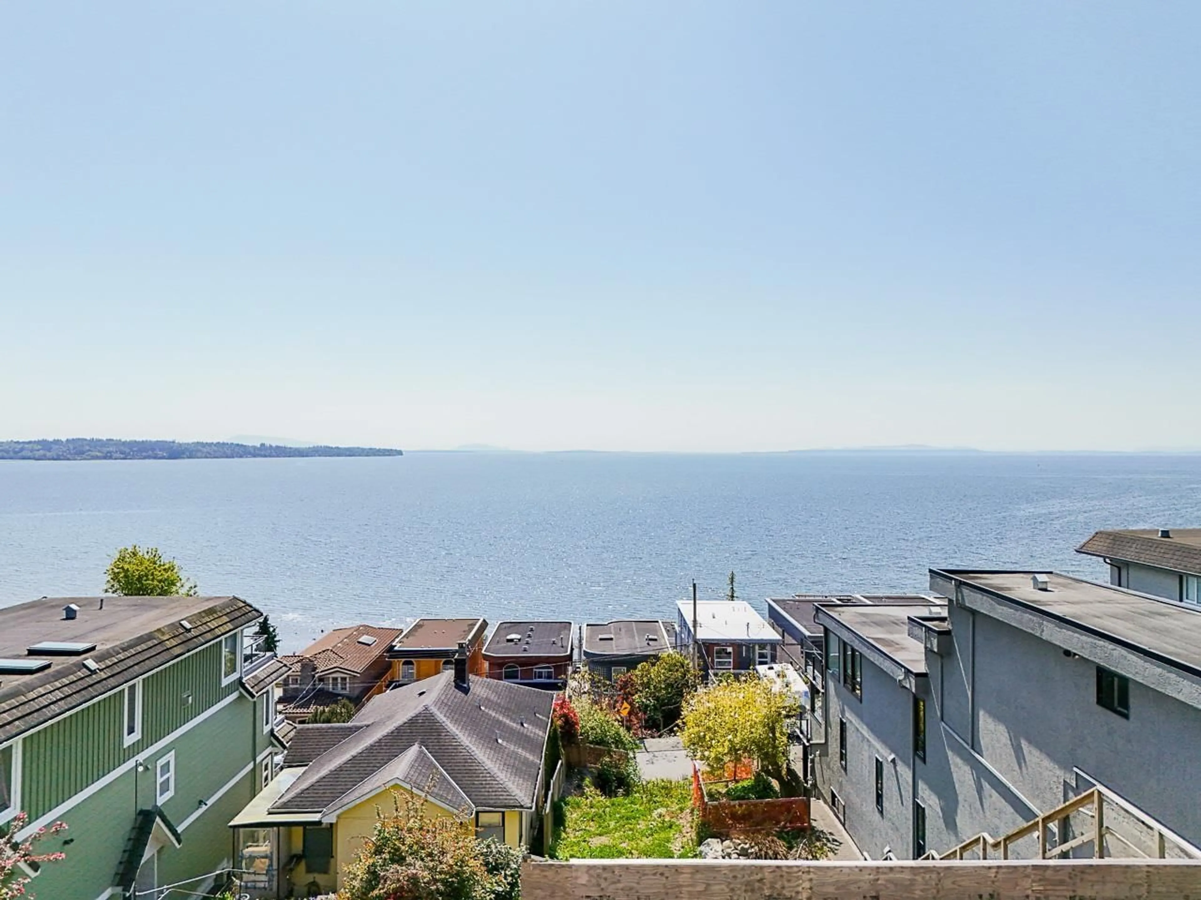 A pic from outside/outdoor area/front of a property/back of a property/a pic from drone, water/lake/river/ocean view for 15412 COLUMBIA, White Rock British Columbia V4B1J9