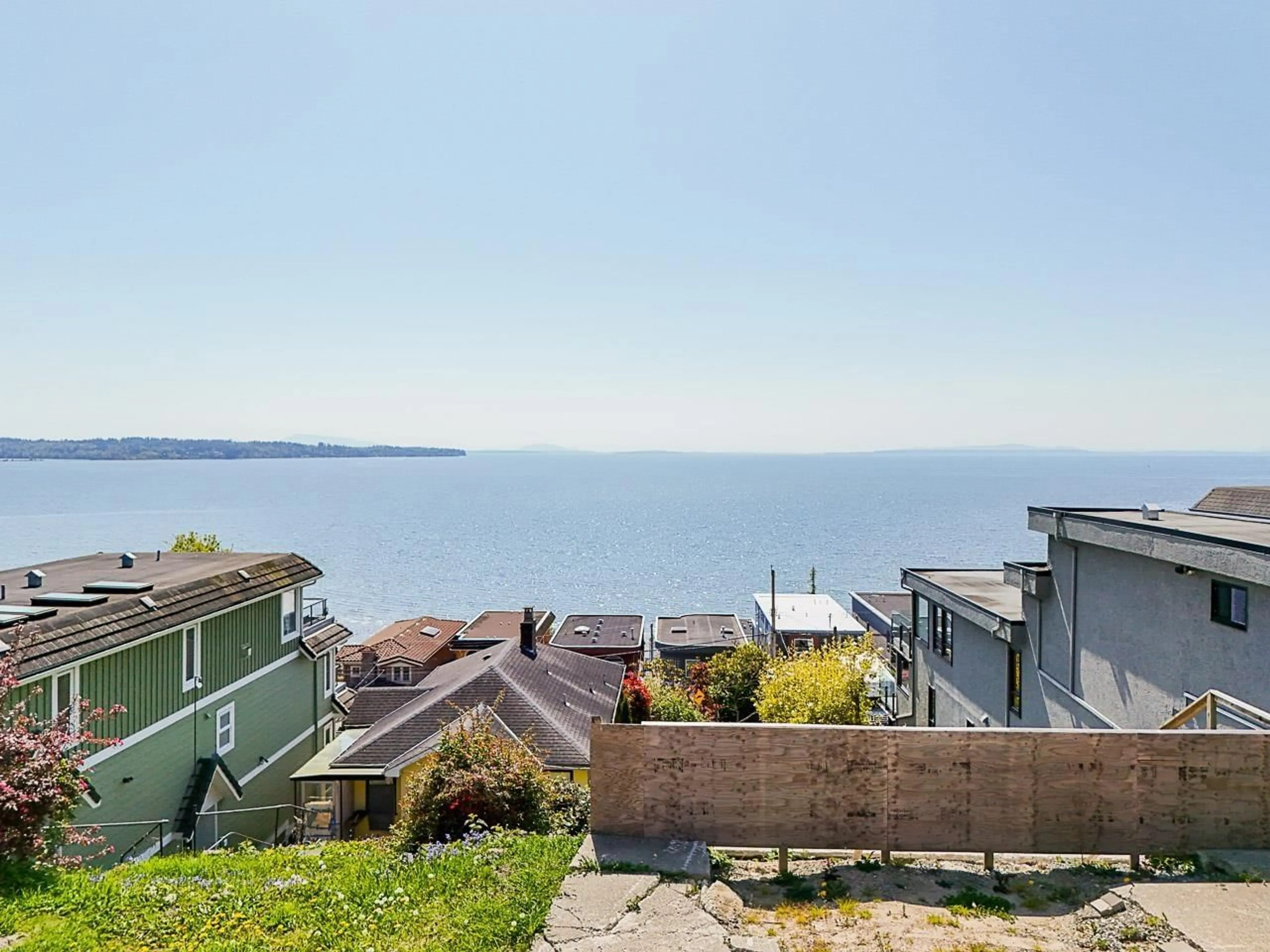 A pic from outside/outdoor area/front of a property/back of a property/a pic from drone, water/lake/river/ocean view for 15412 COLUMBIA, White Rock British Columbia V4B1J9