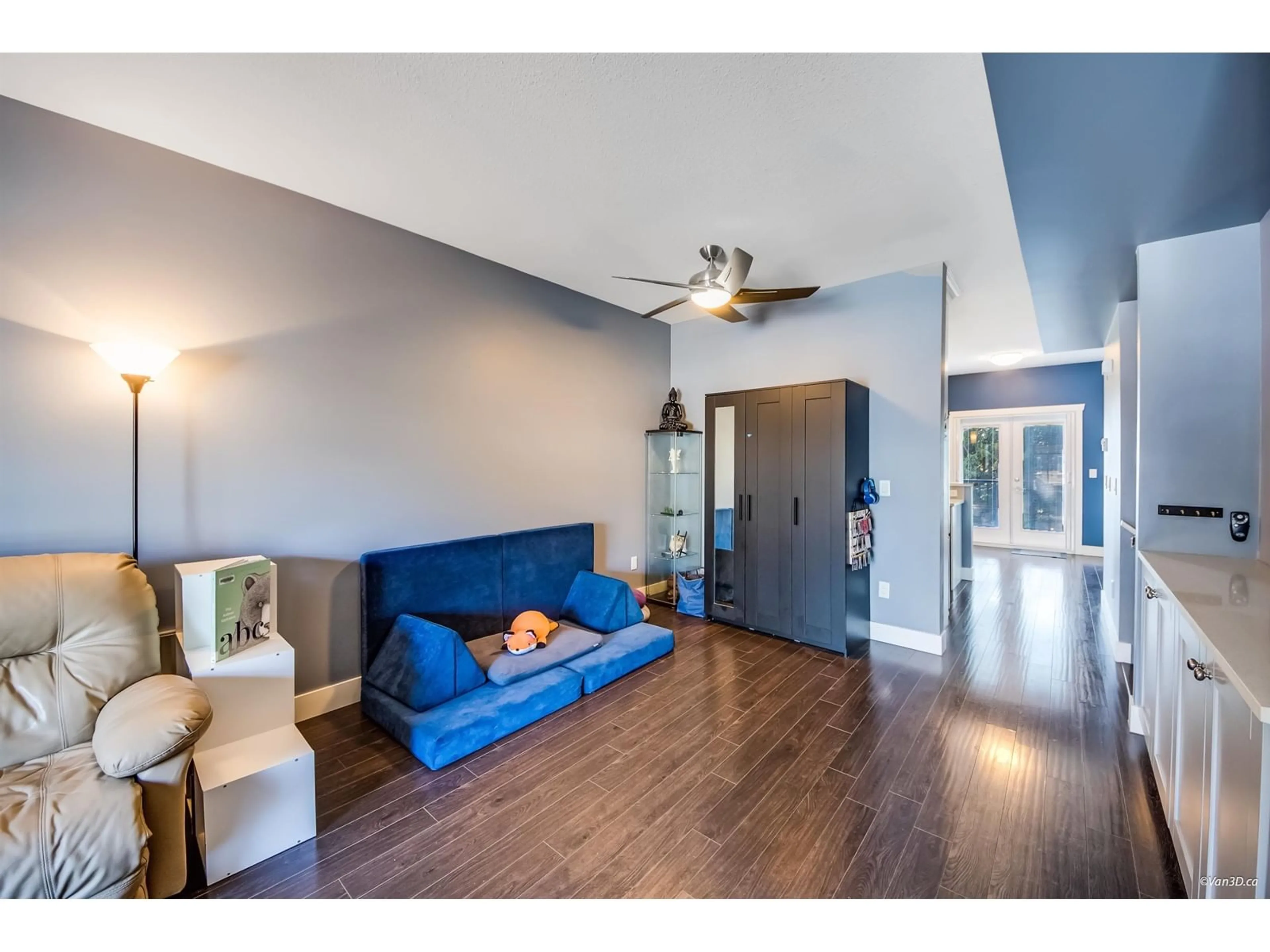 Living room with furniture, wood/laminate floor for 26 - 2950 LEFEUVRE, Abbotsford British Columbia V4X0B2