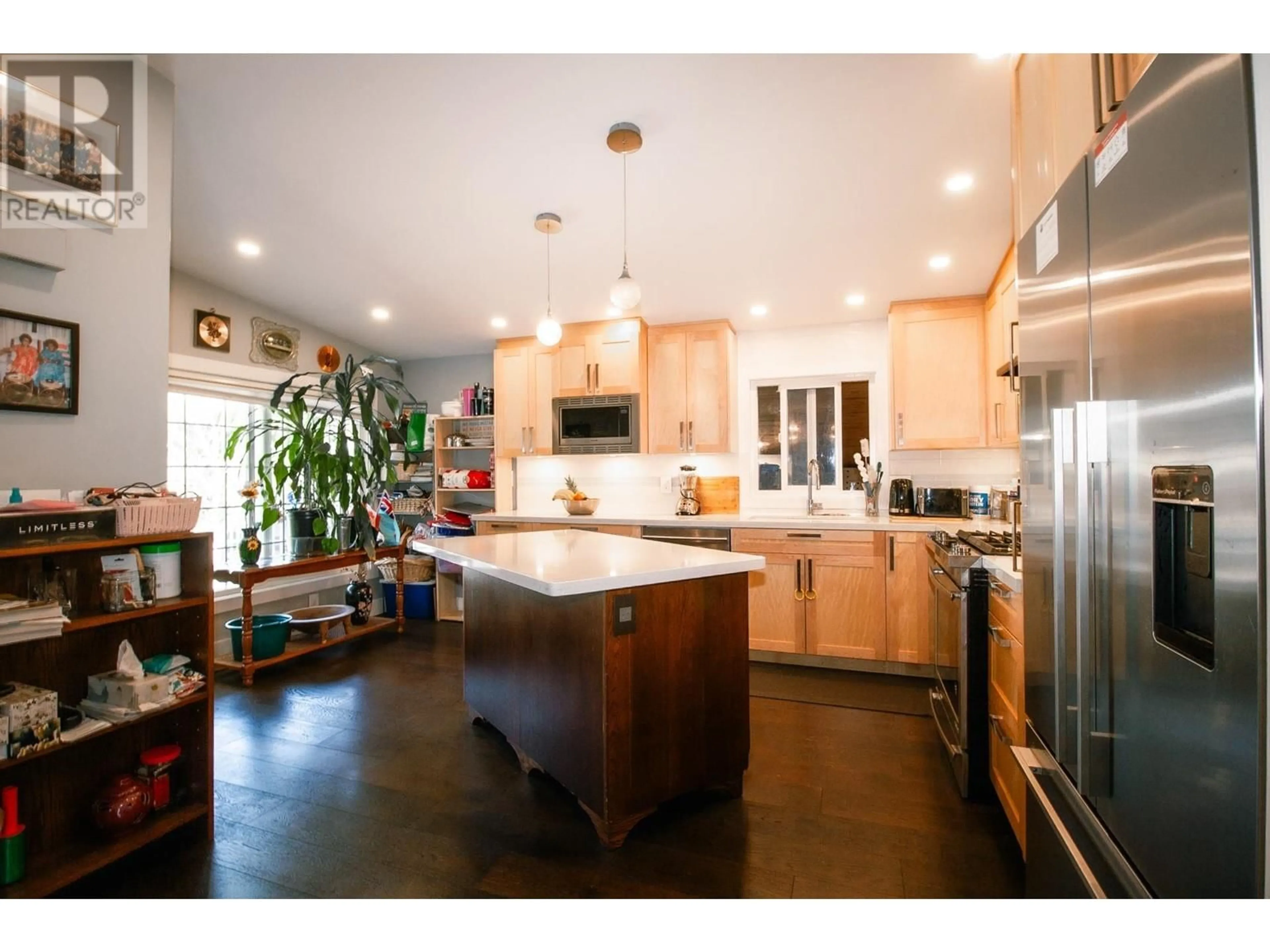 Open concept kitchen, wood/laminate floor for 1061 EDGEWATER CRESCENT, Squamish British Columbia V8B0B3
