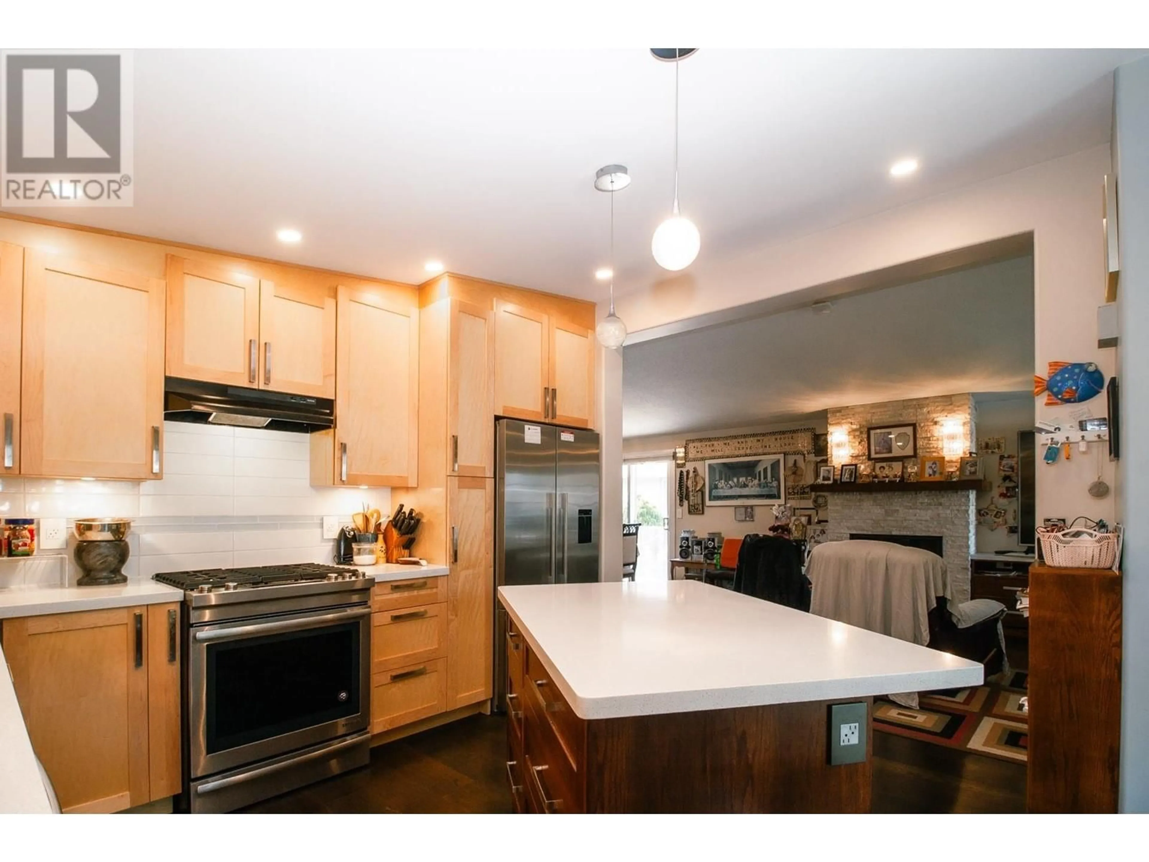 Open concept kitchen, wood/laminate floor for 1061 EDGEWATER CRESCENT, Squamish British Columbia V8B0B3