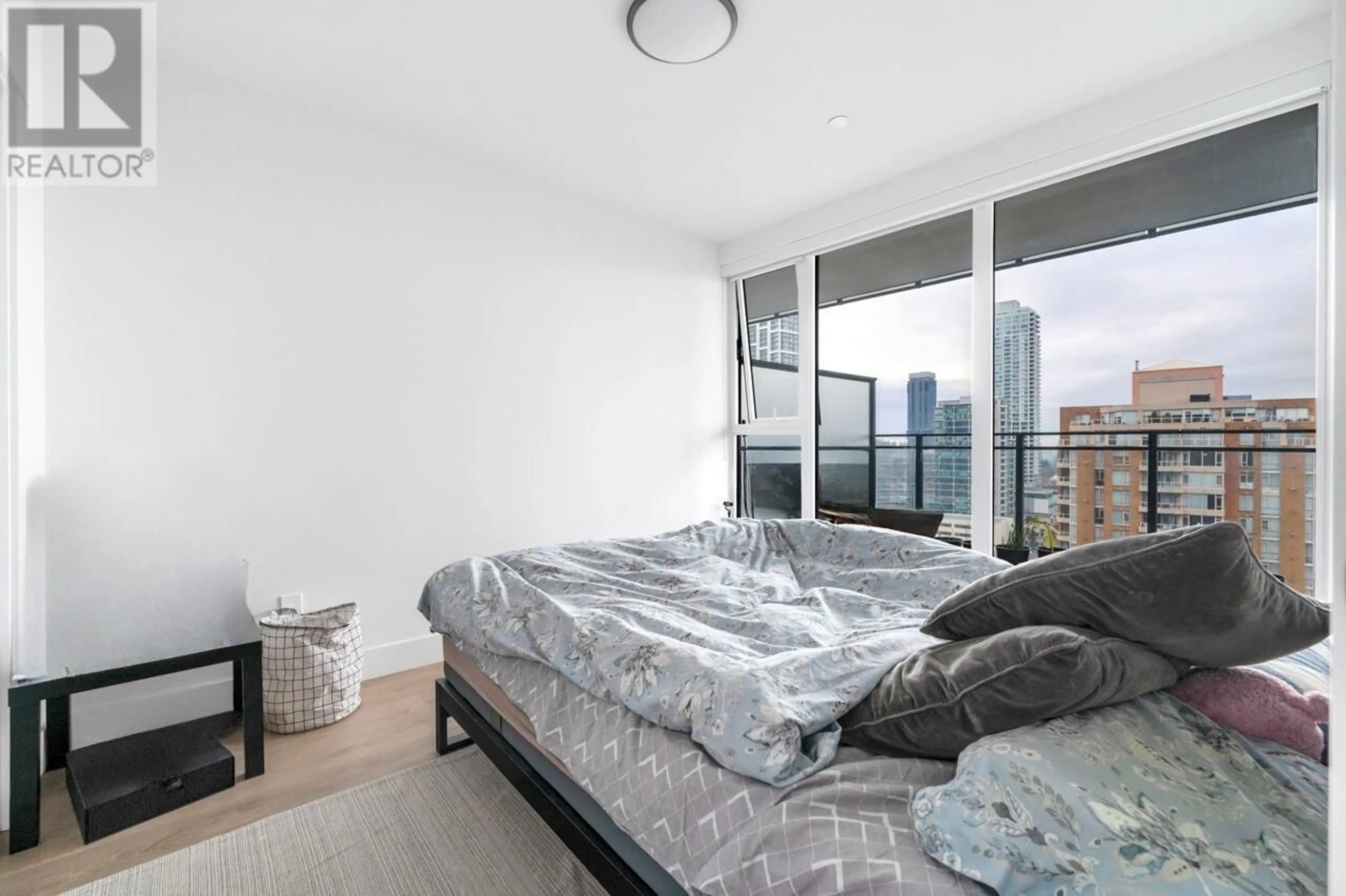 Bedroom with bed, unknown for 1607 - 4711 HAZEL STREET, Burnaby British Columbia V5H0J9