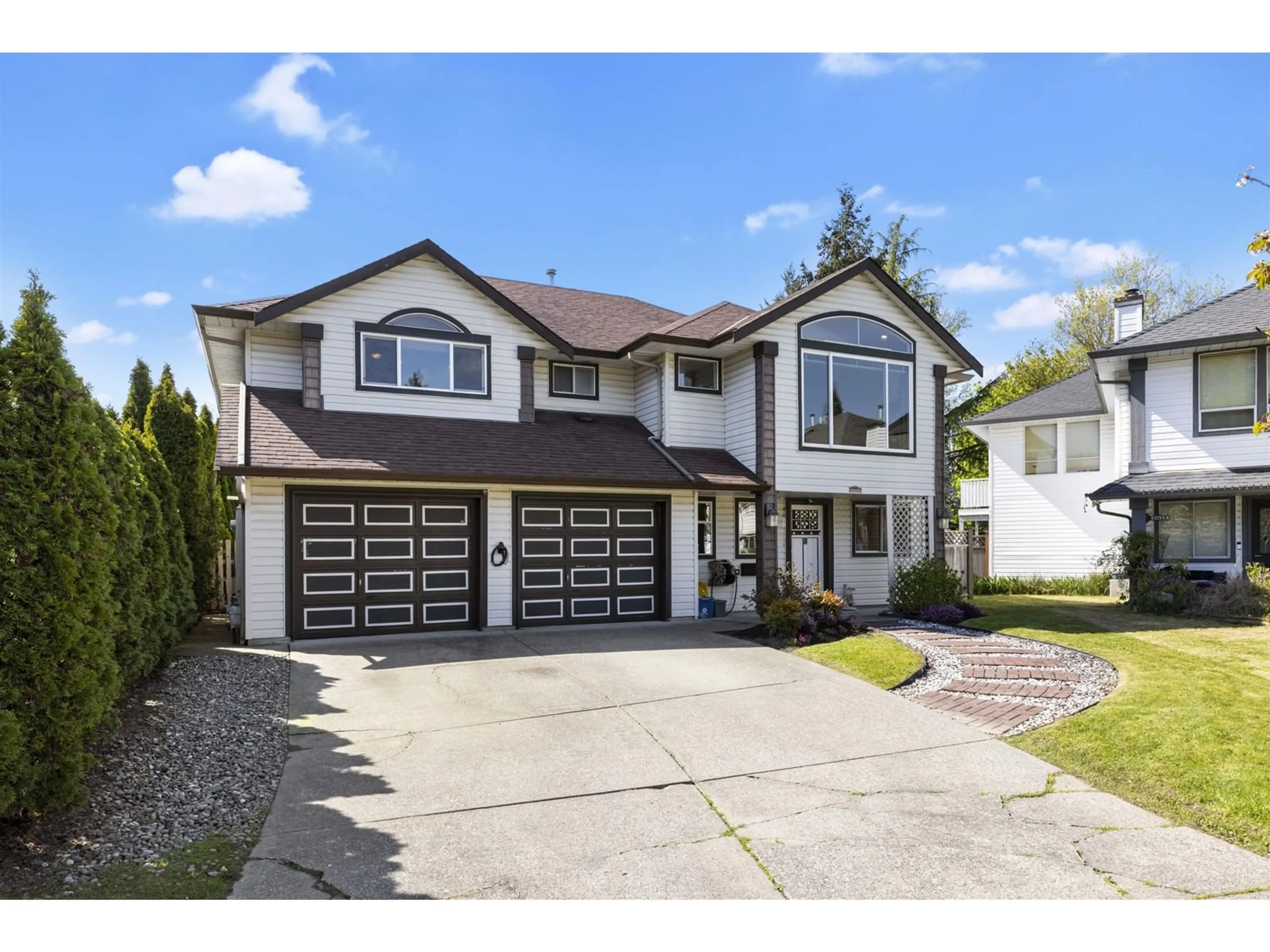 Home with vinyl exterior material, street for 21425 90, Langley British Columbia V1M1Z2