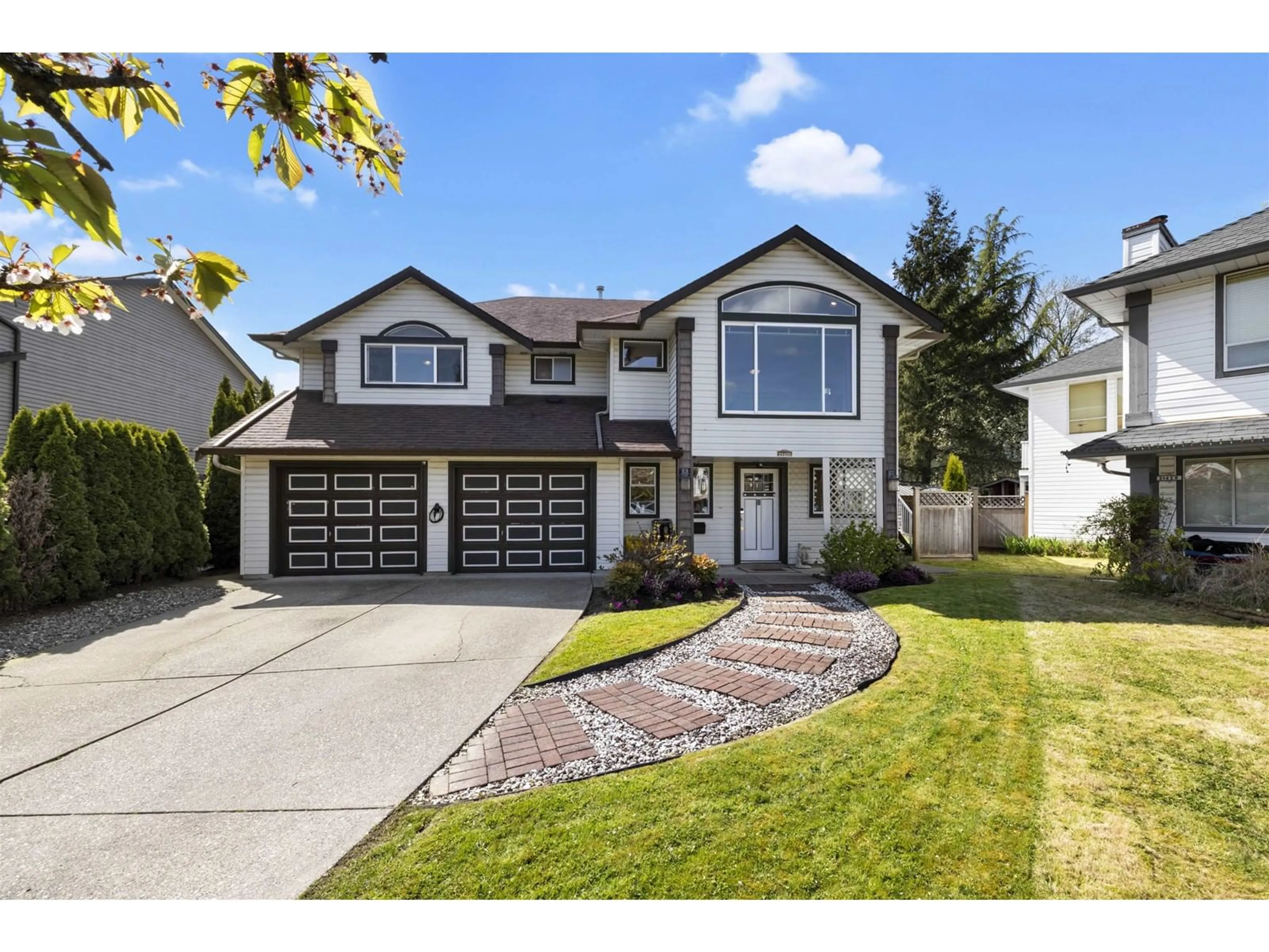 Home with vinyl exterior material, street for 21425 90, Langley British Columbia V1M1Z2