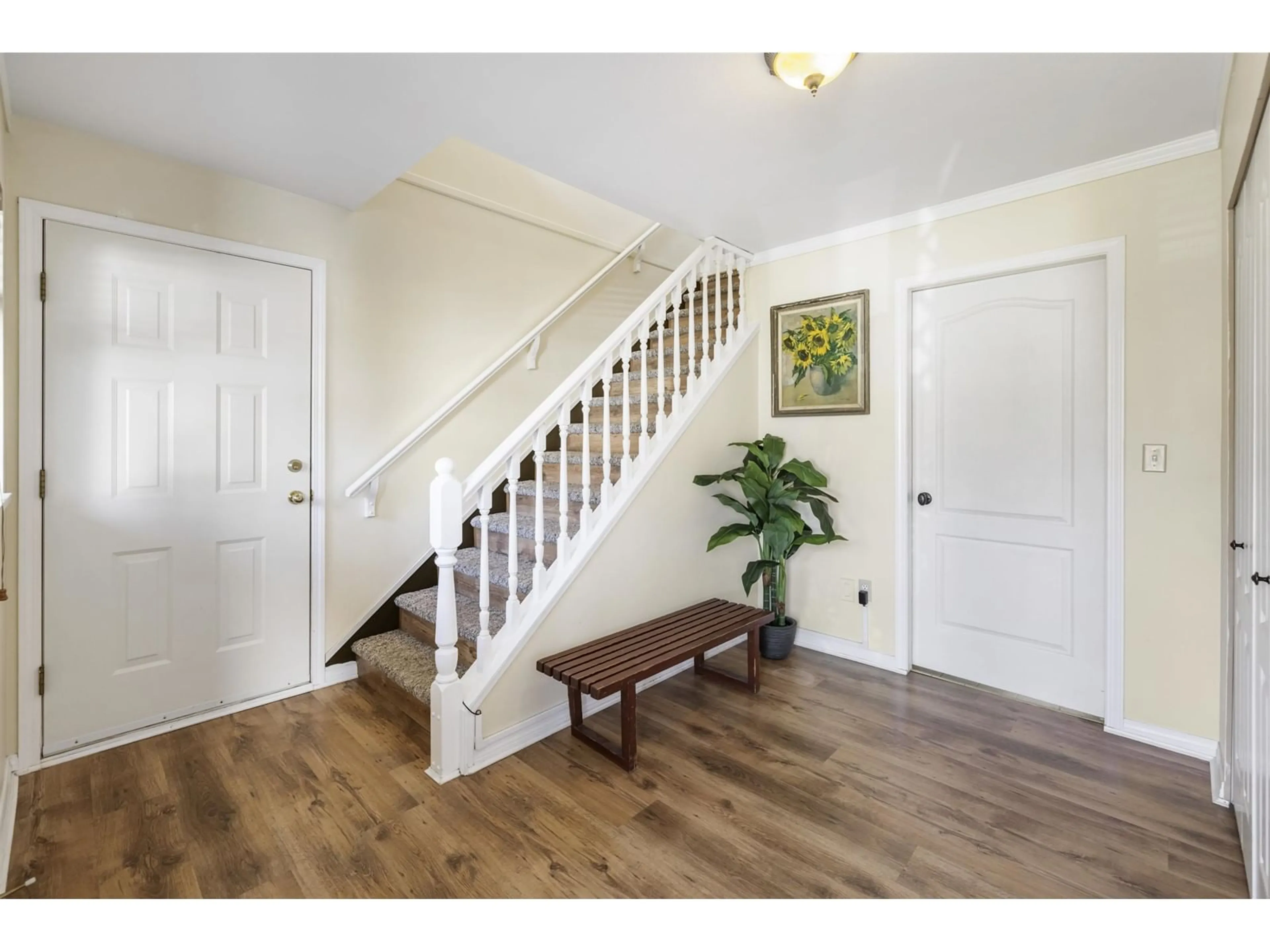 Indoor entryway for 21425 90, Langley British Columbia V1M1Z2