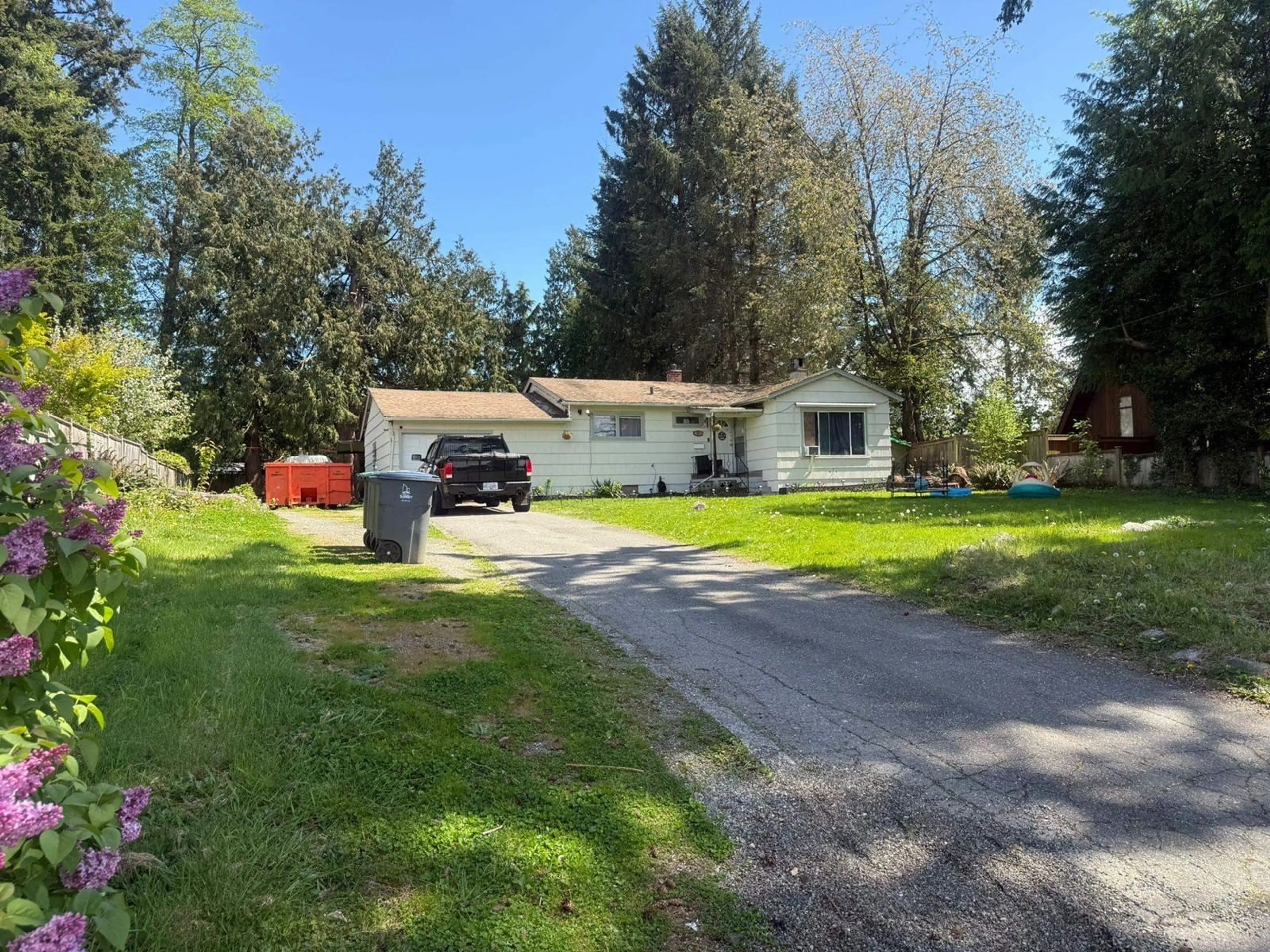 A pic from outside/outdoor area/front of a property/back of a property/a pic from drone, street for 918 164, Surrey British Columbia V4A4Y5