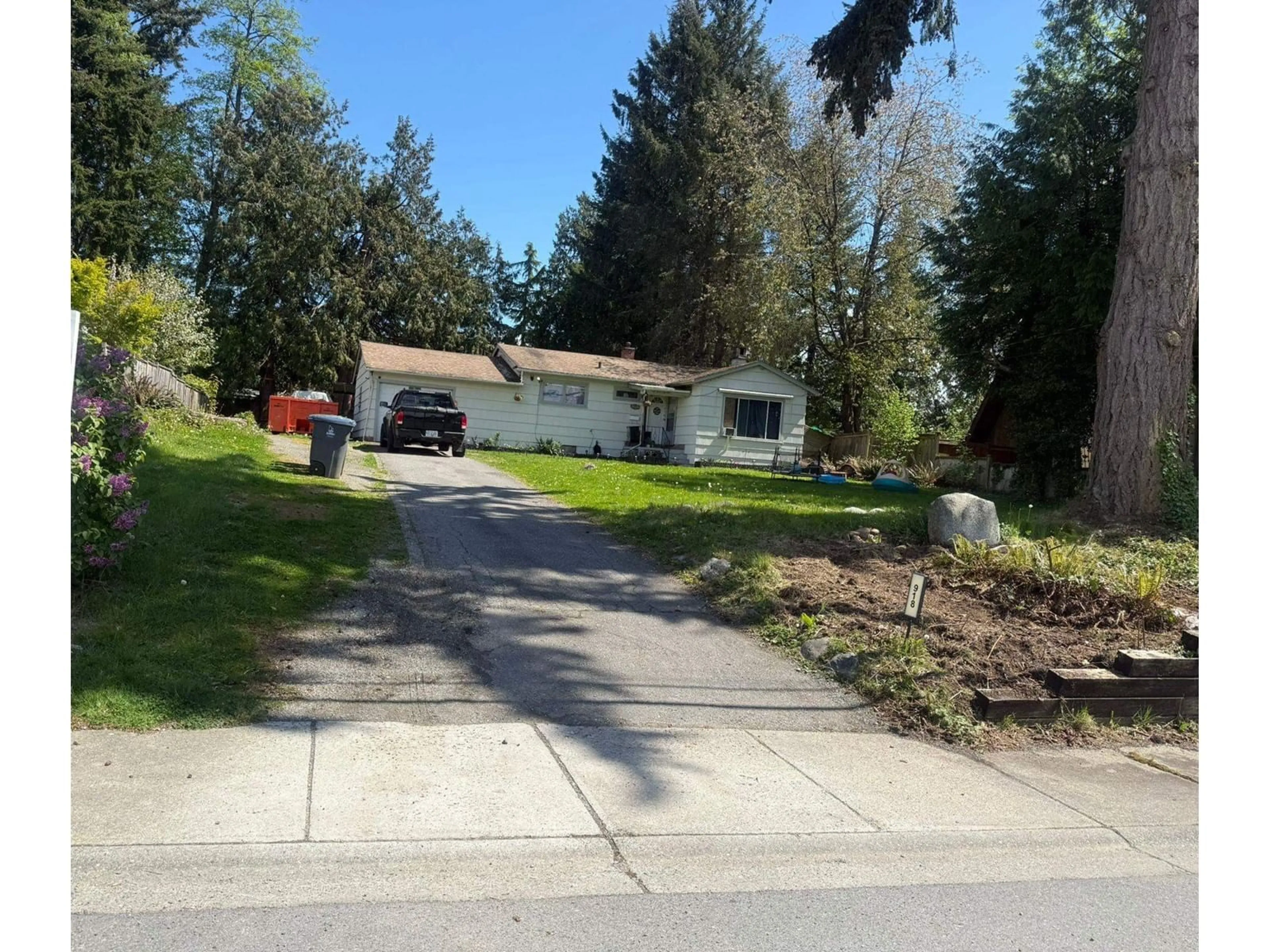 Unknown for 918 164, Surrey British Columbia V4A4Y5
